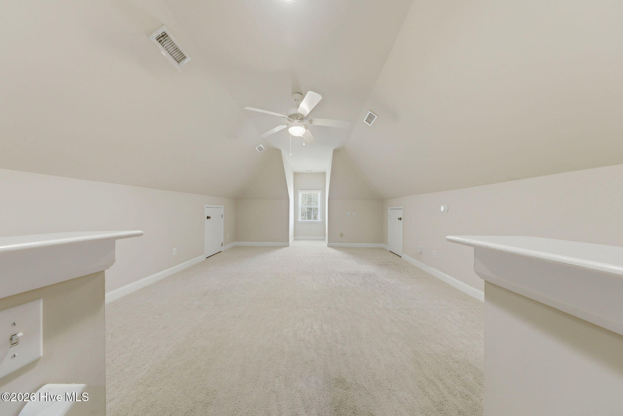 100560858 | Photo 50