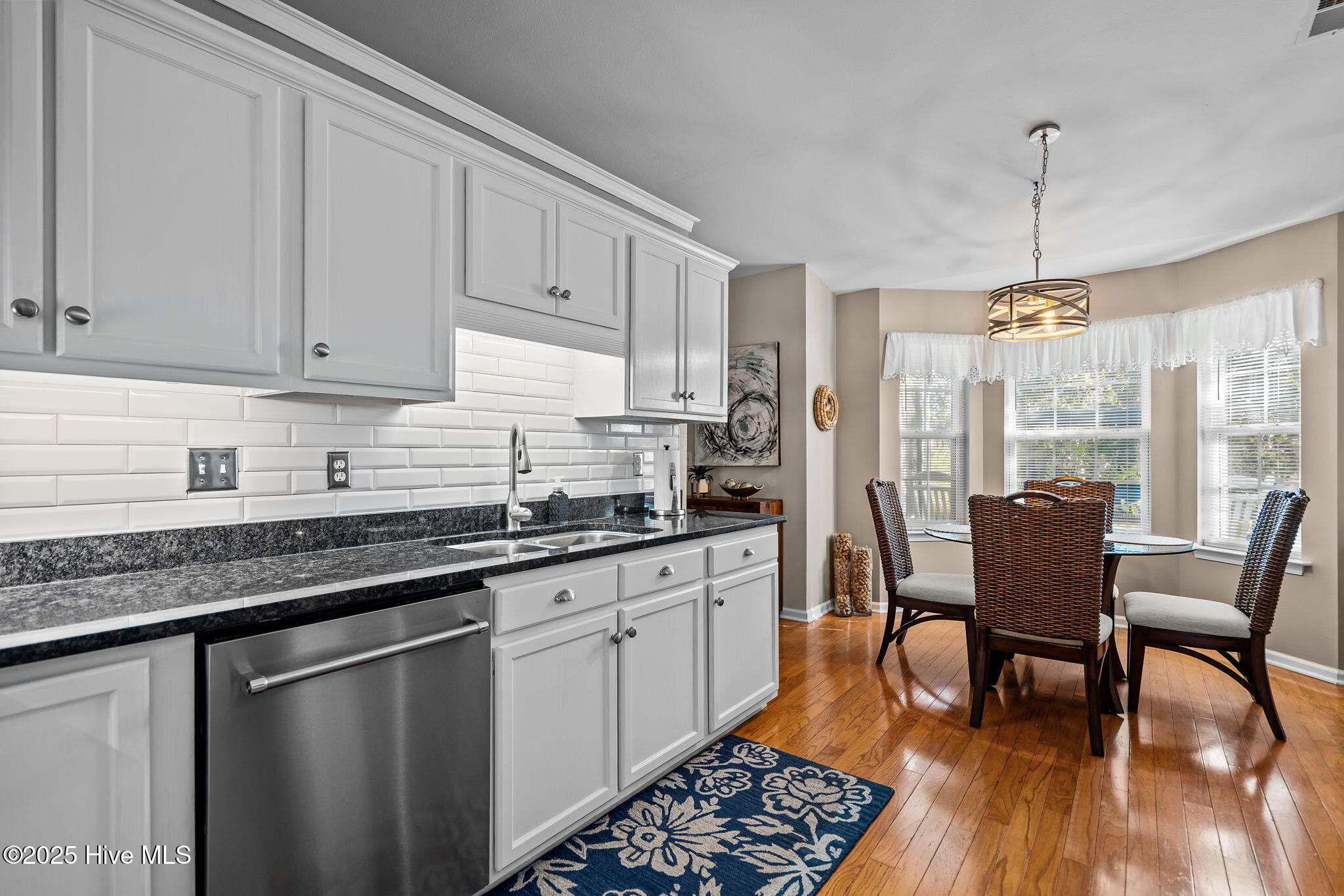 100540137 | Photo 16