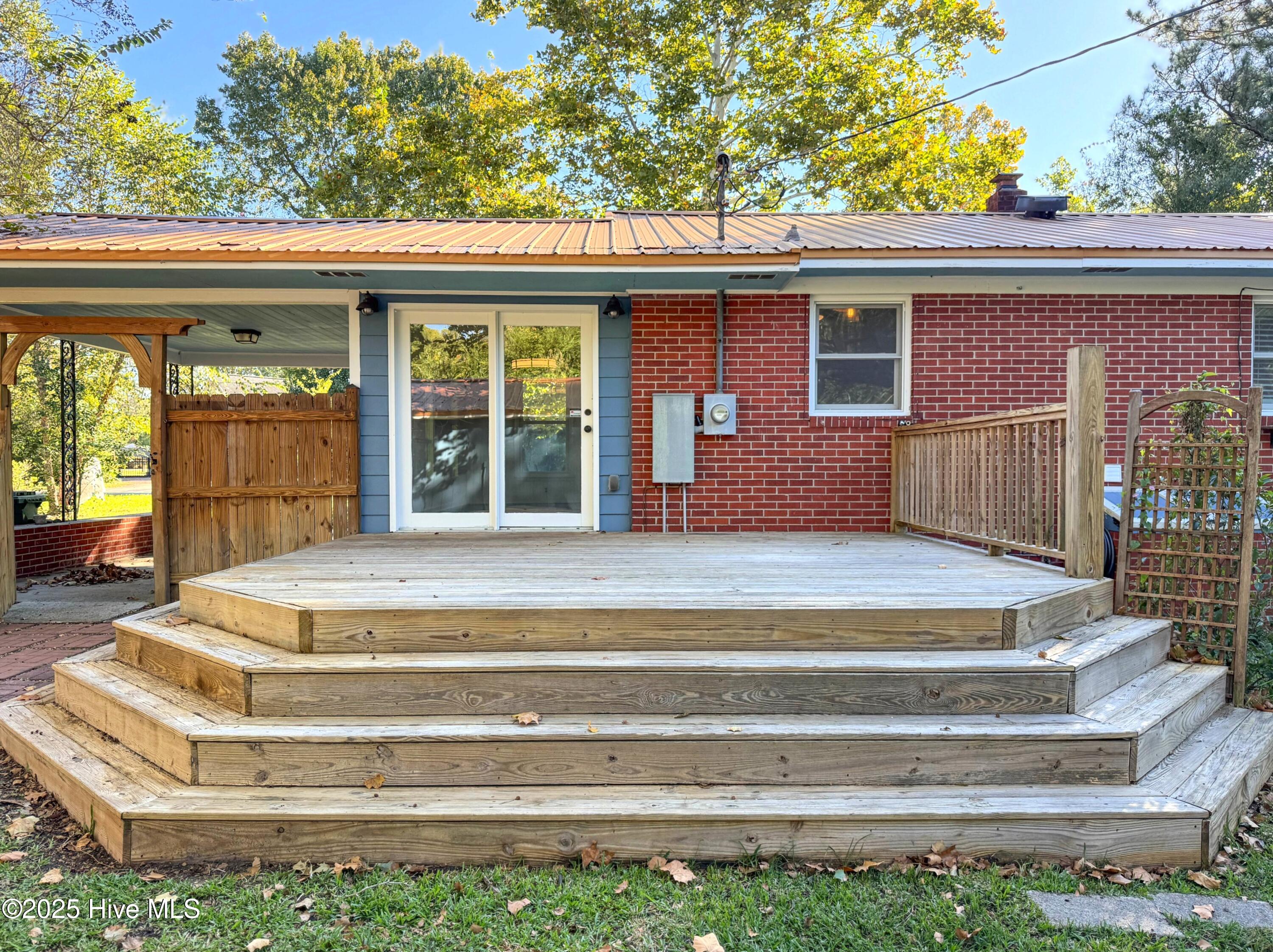 100537869 | Photo 61