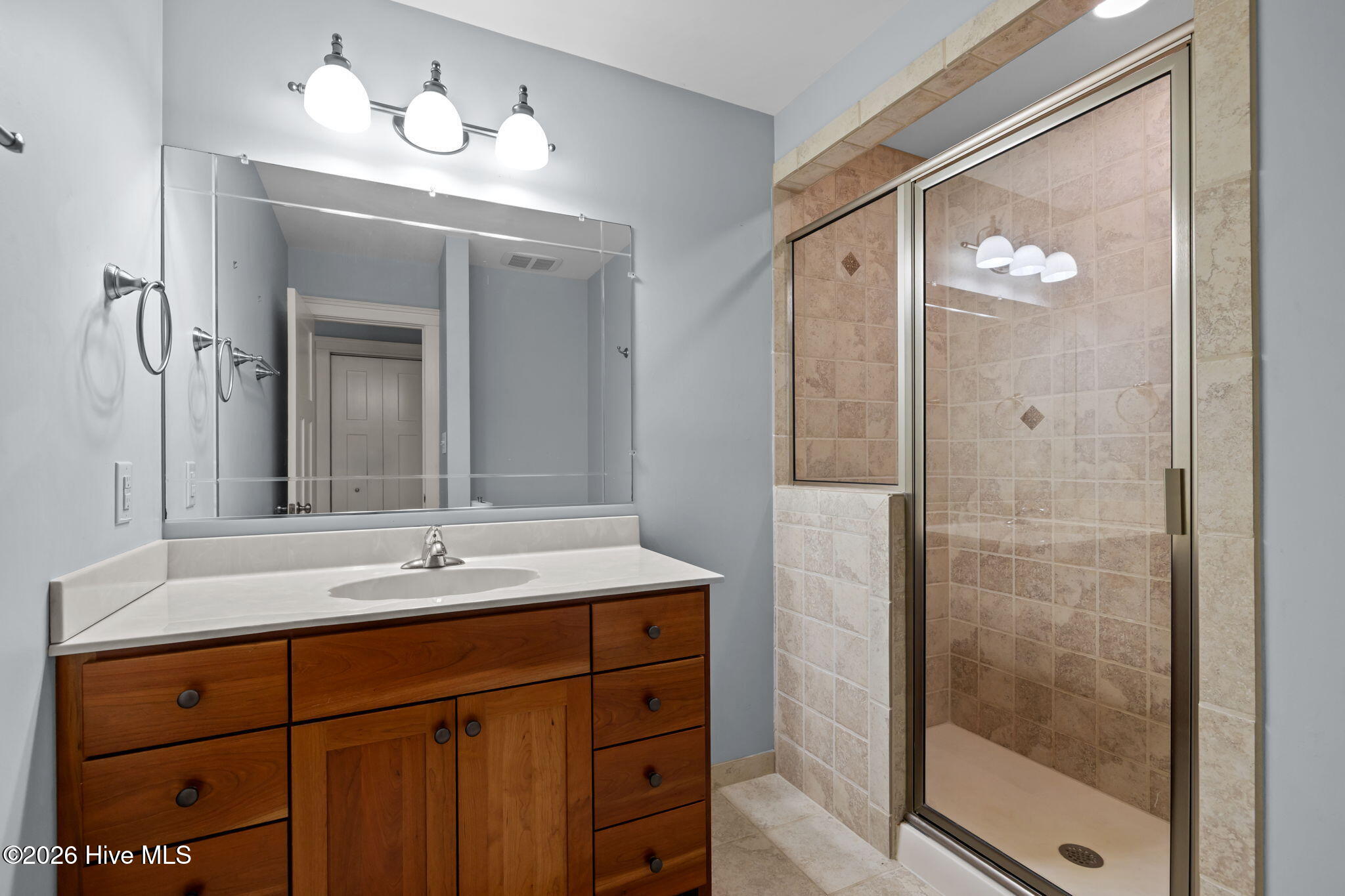 100553513 | Photo 33