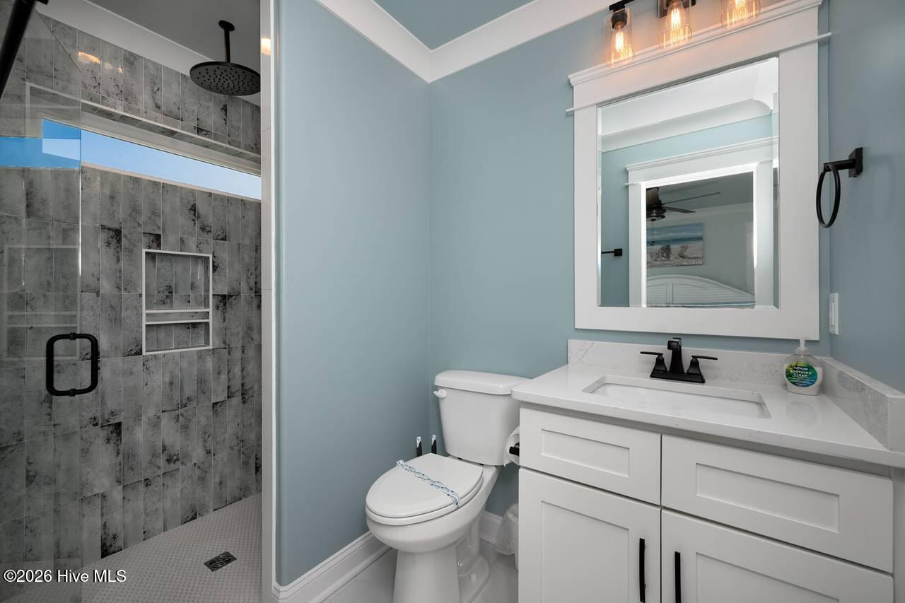 100560212 | Photo 83