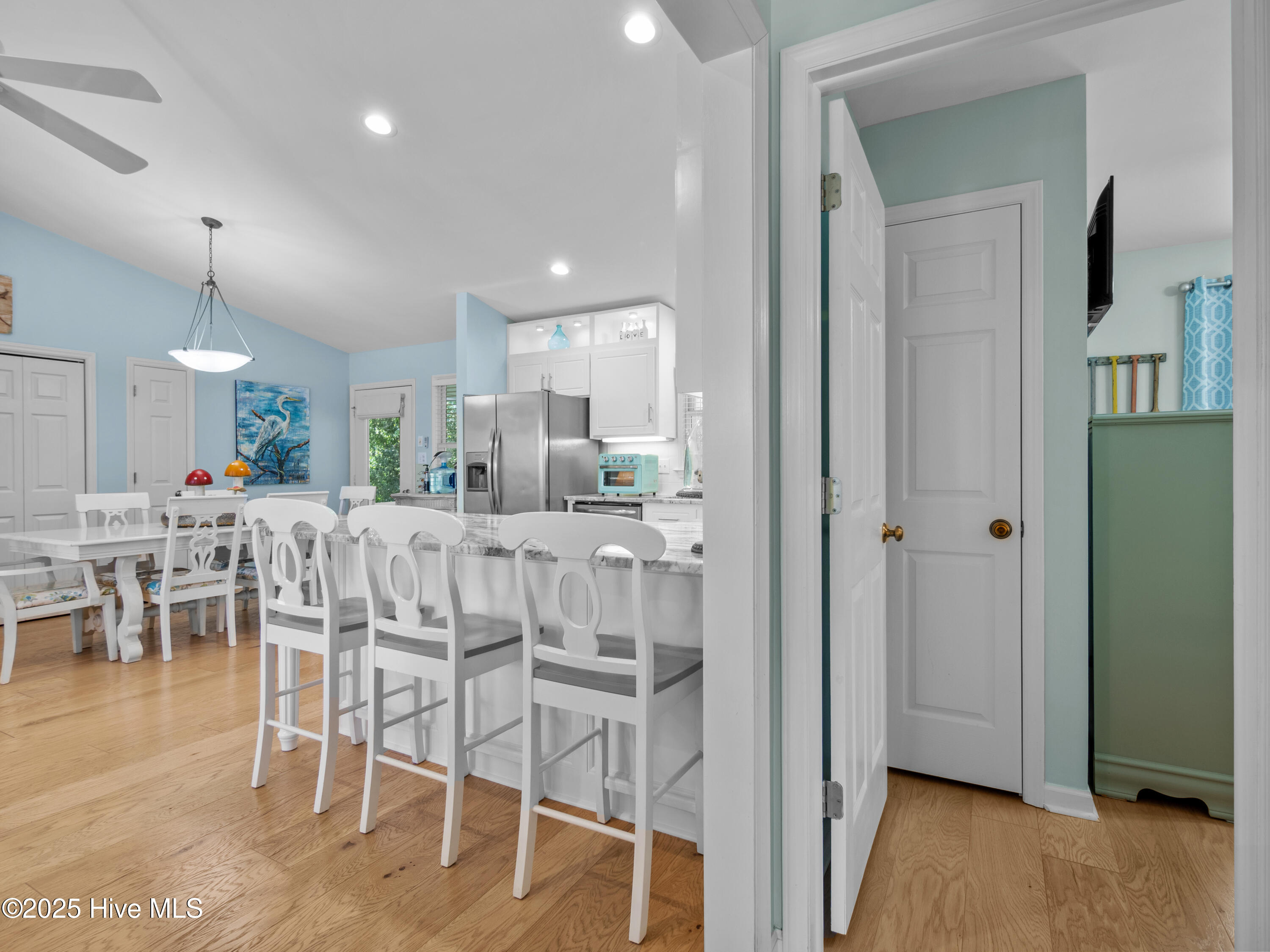 100559925 | Photo 27