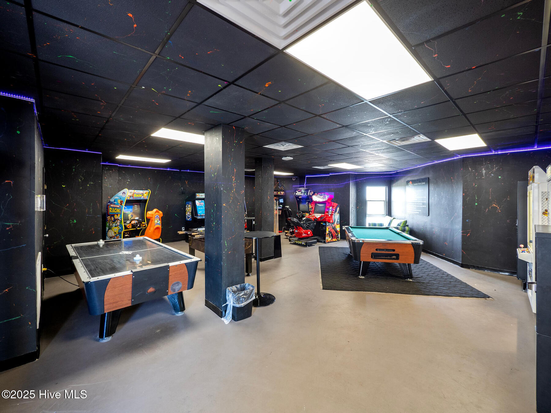 100518726 | Photo 47