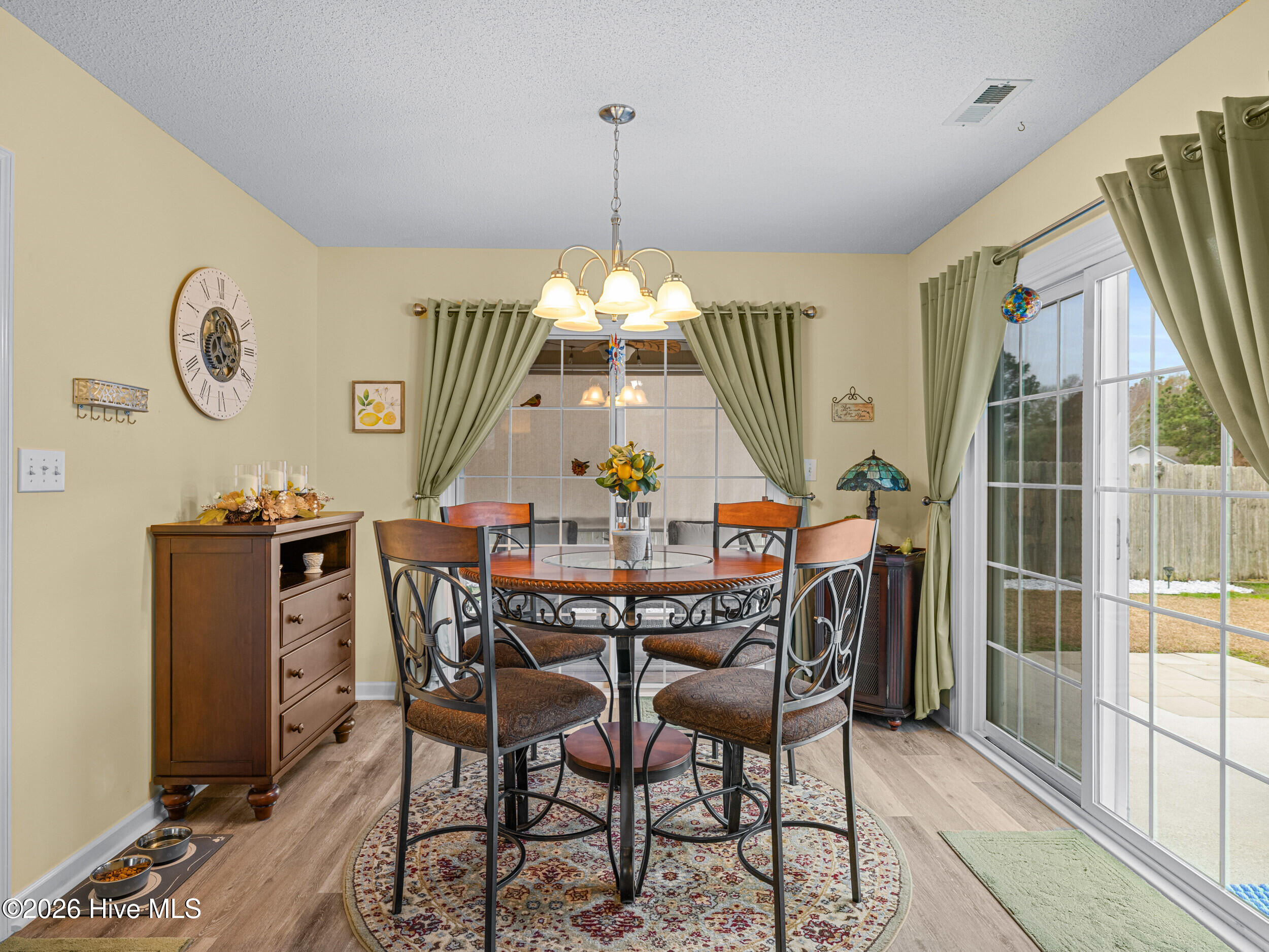 100551107 | Photo 24