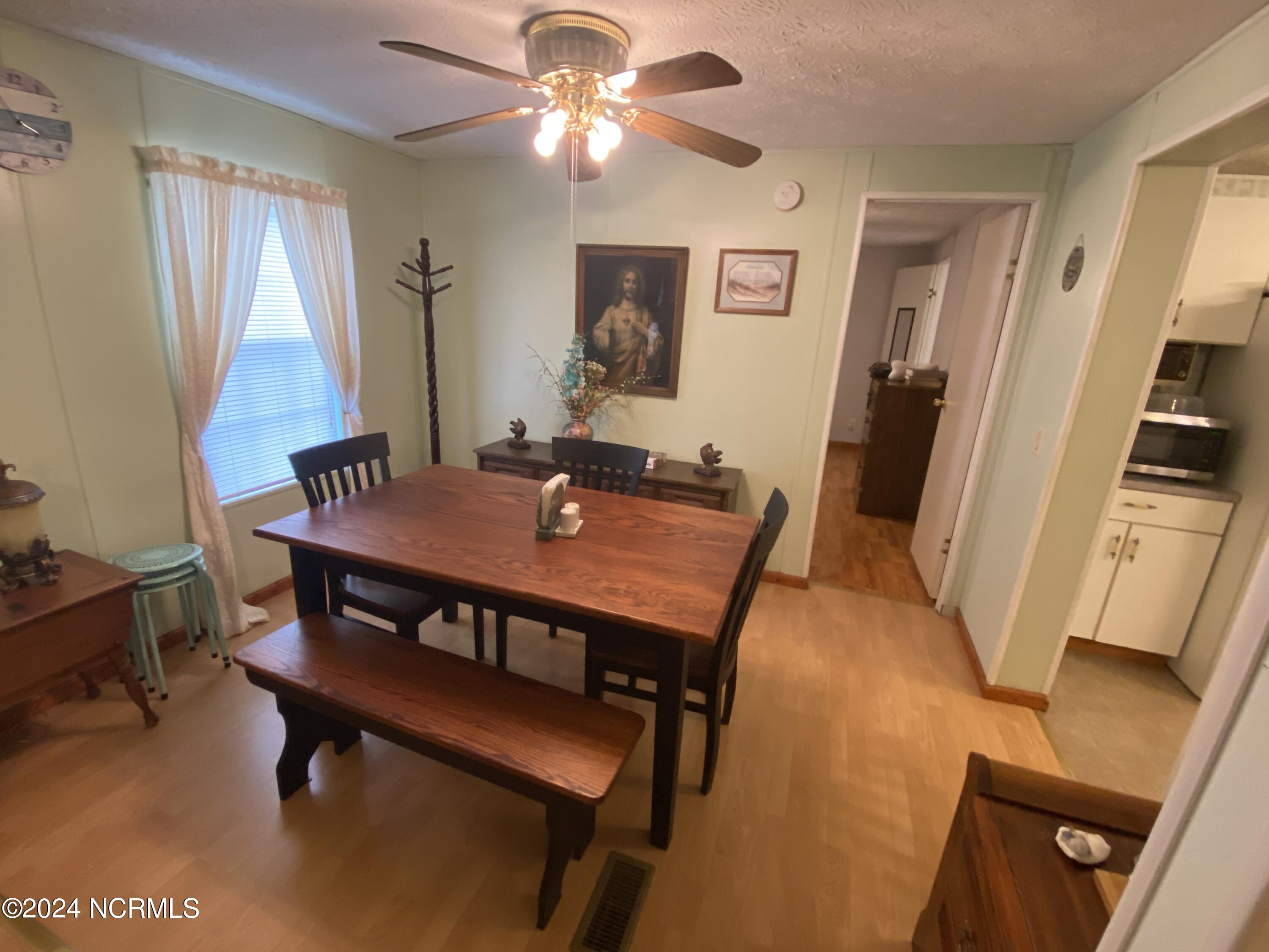 100460932 | Photo 12