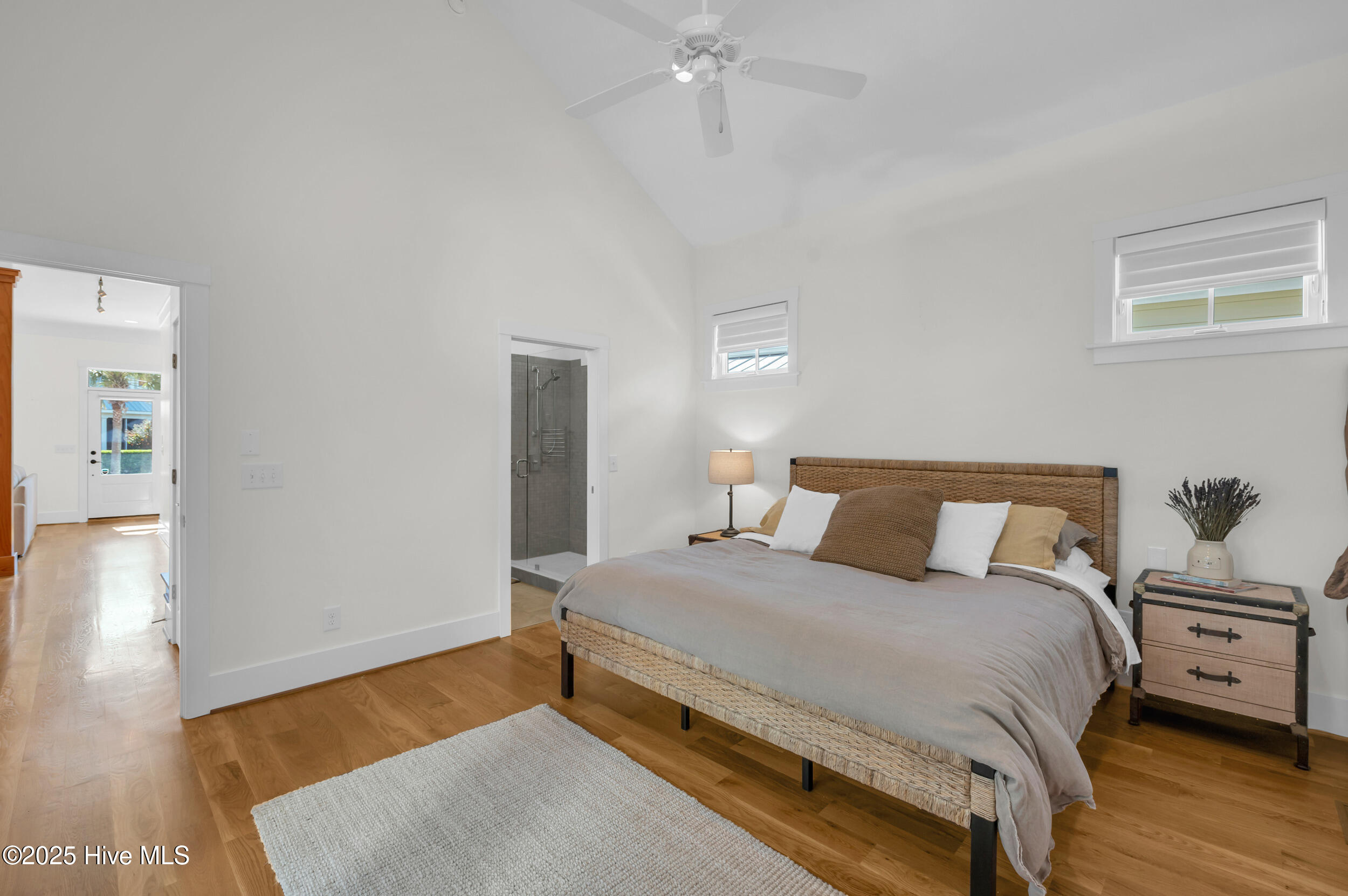 100532568 | Photo 21