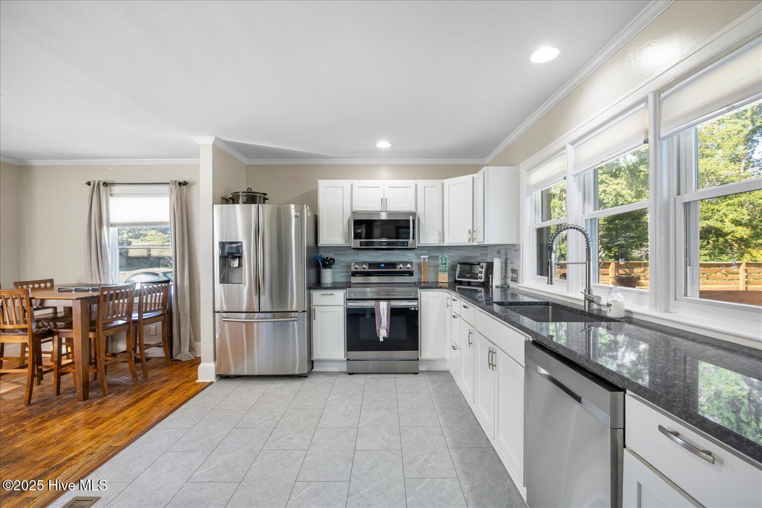 100528295 | Photo 10