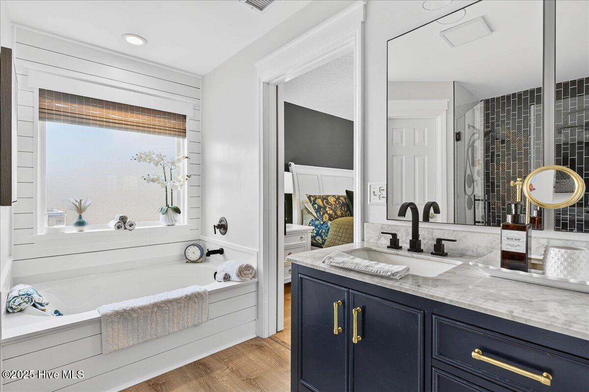 100543008 | Photo 28