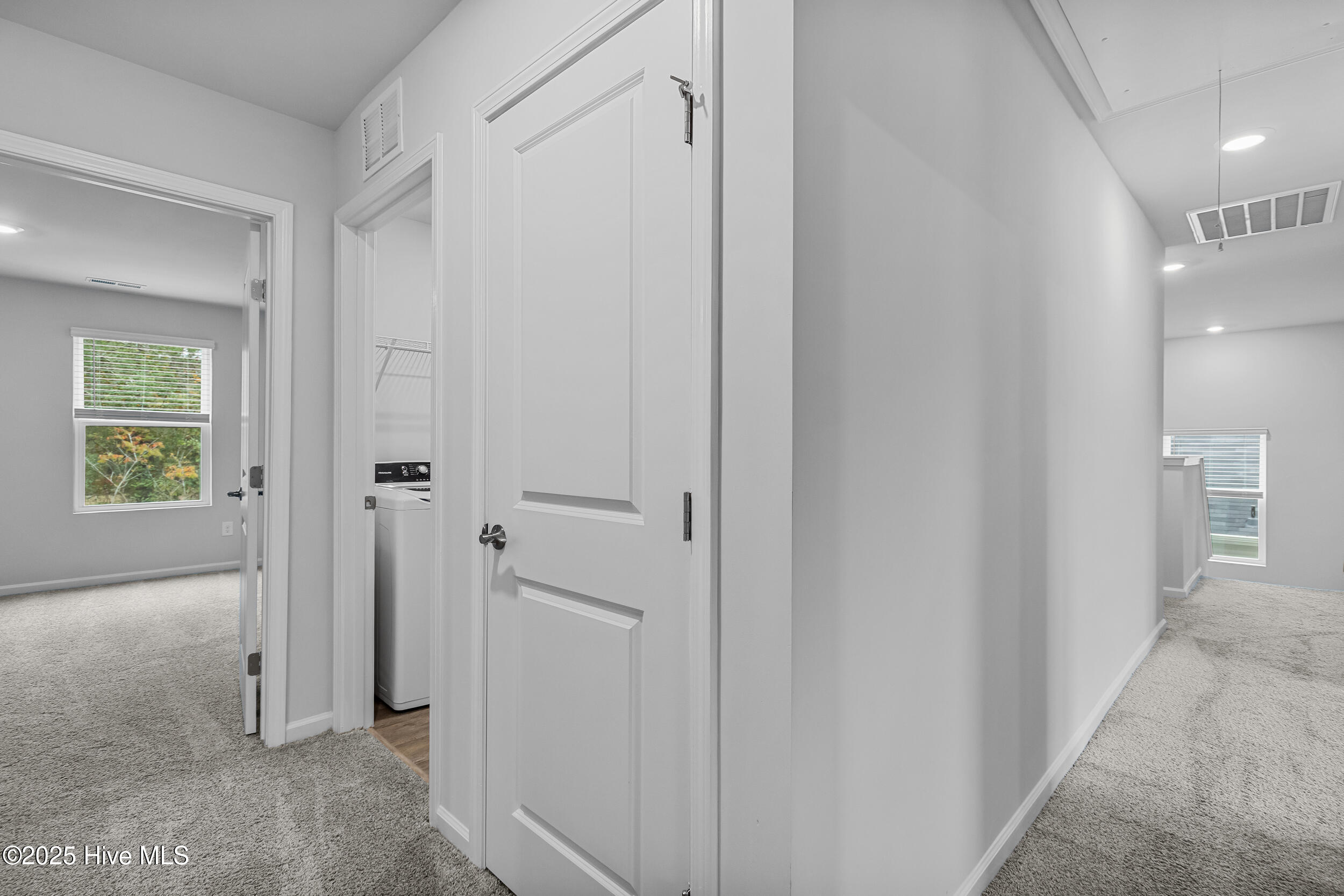 100538946 | Photo 33