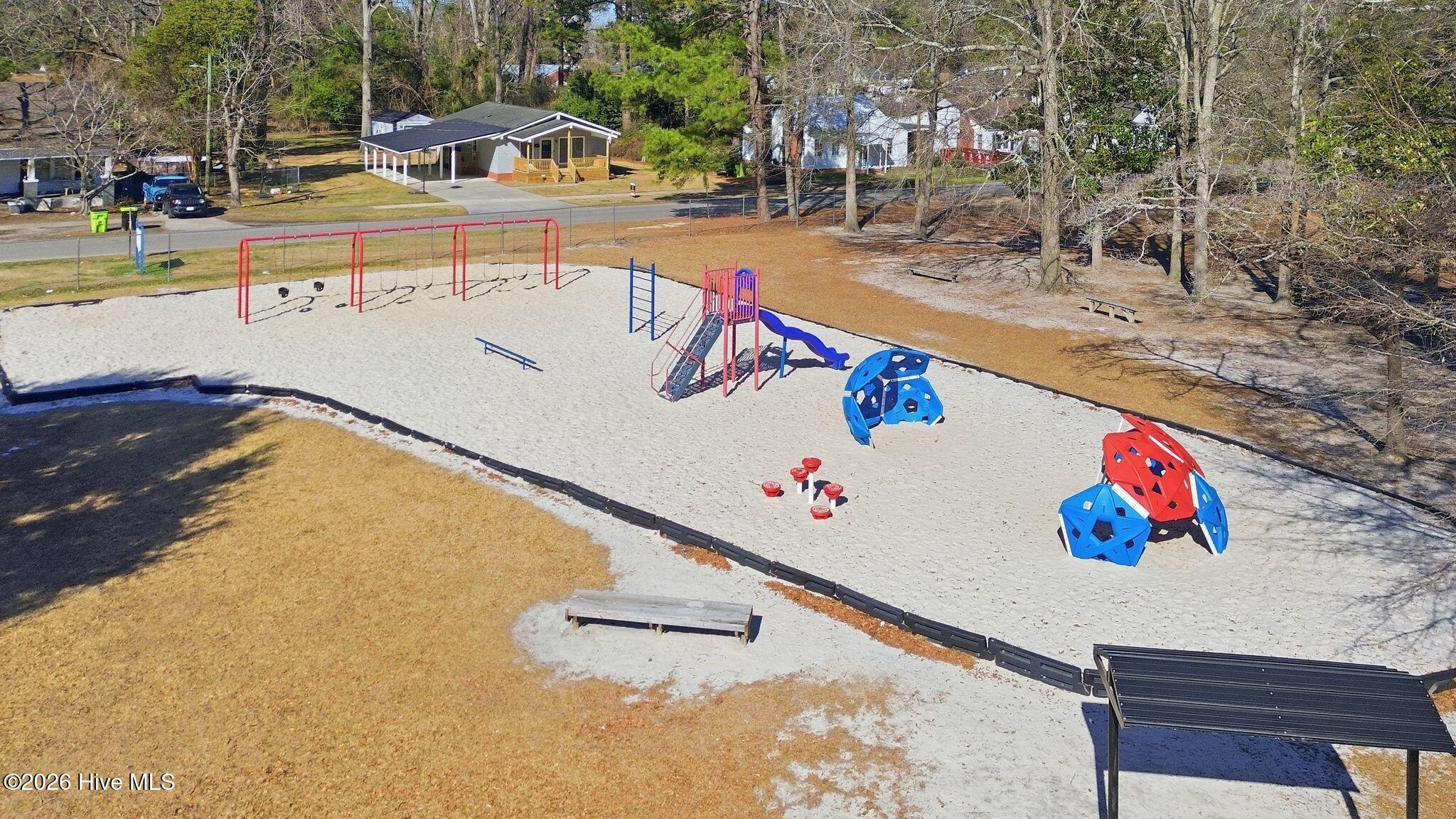 100557013 | Photo 40