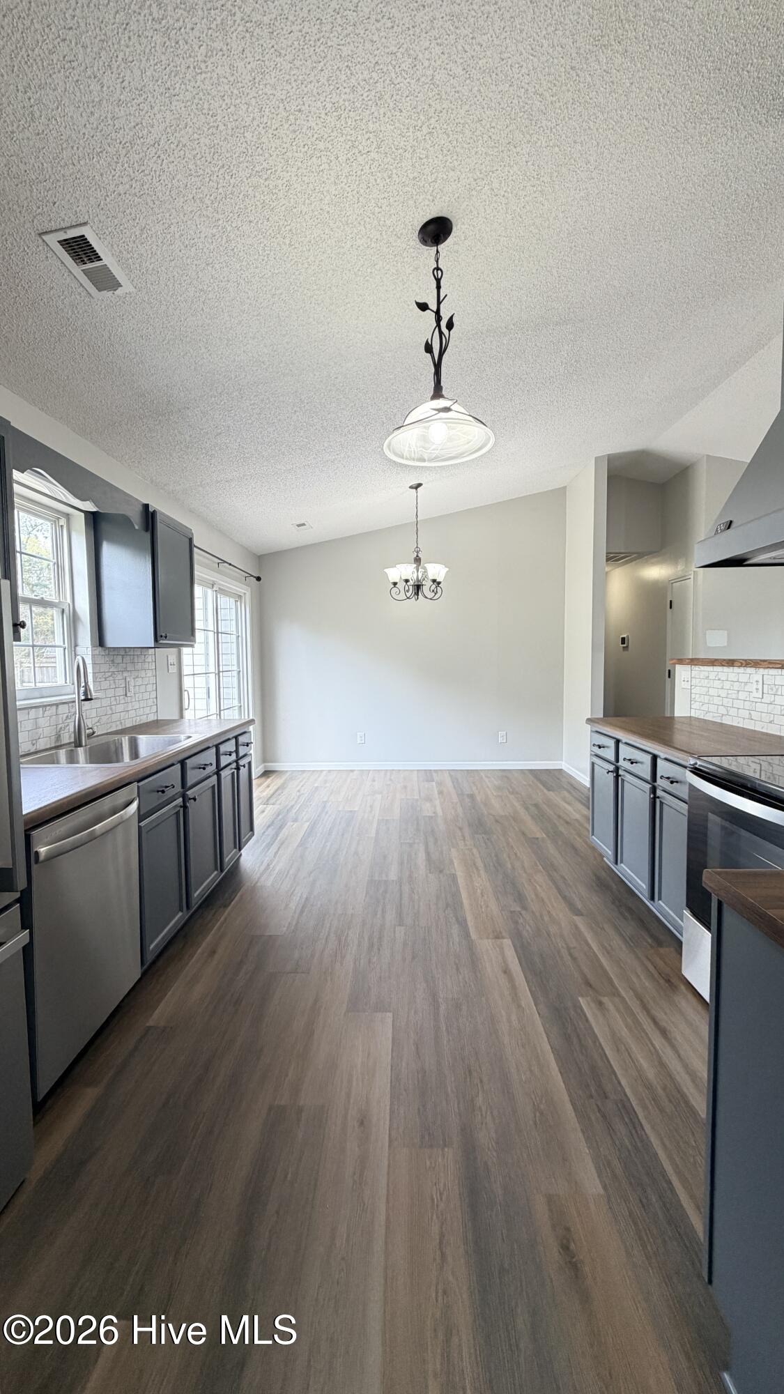 100557684 | Photo 10