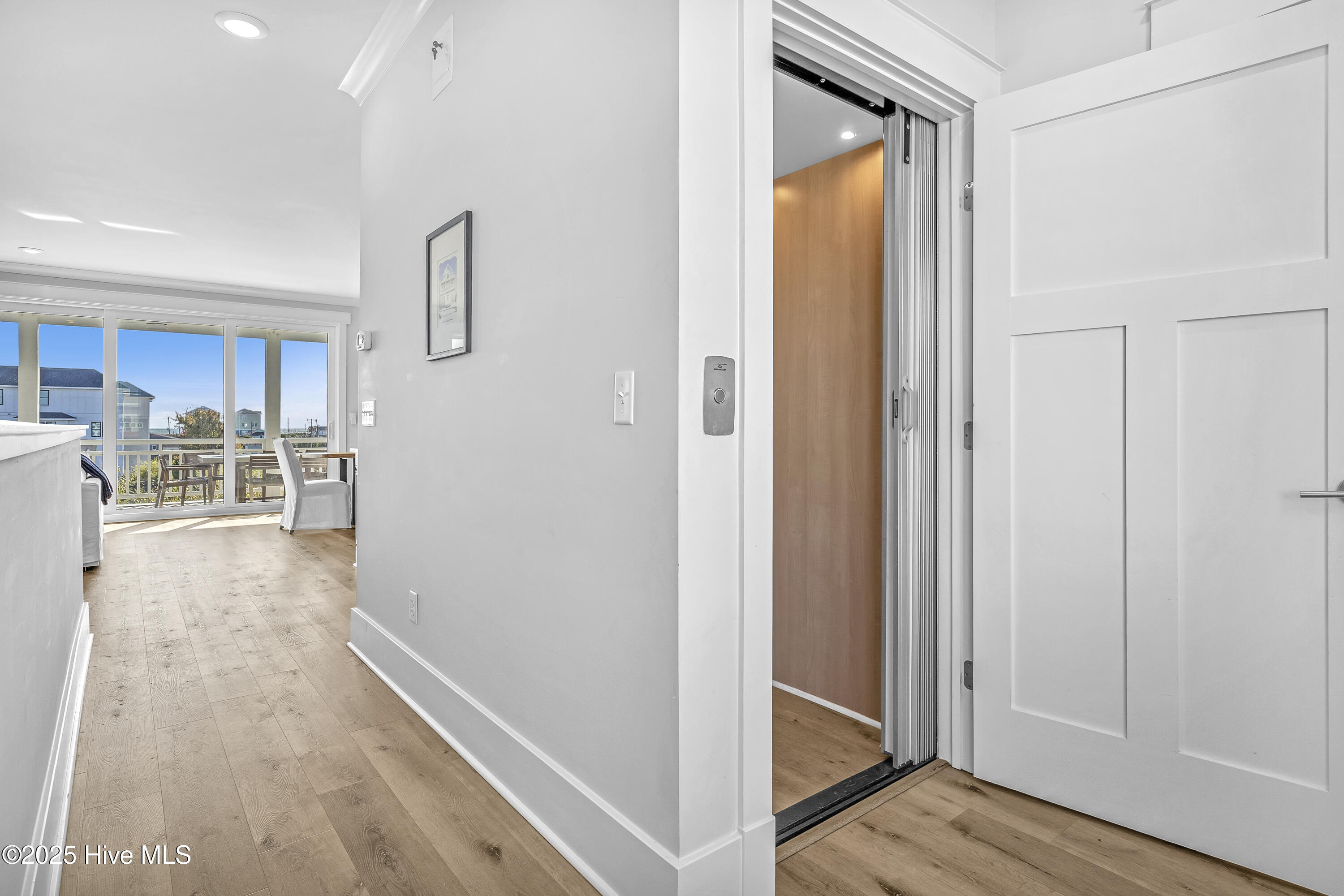 100540464 | Photo 64