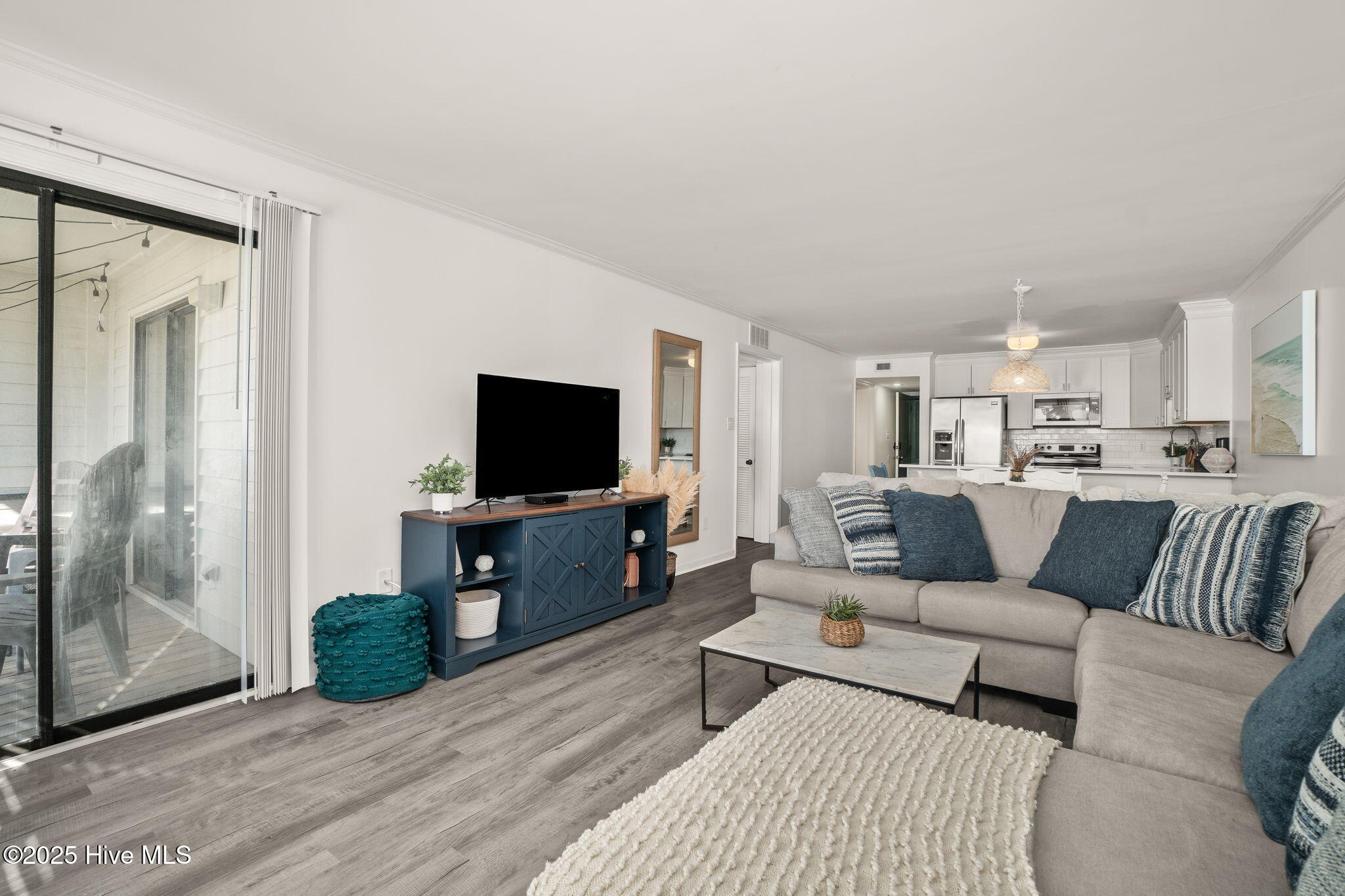 100490191 | Photo 11