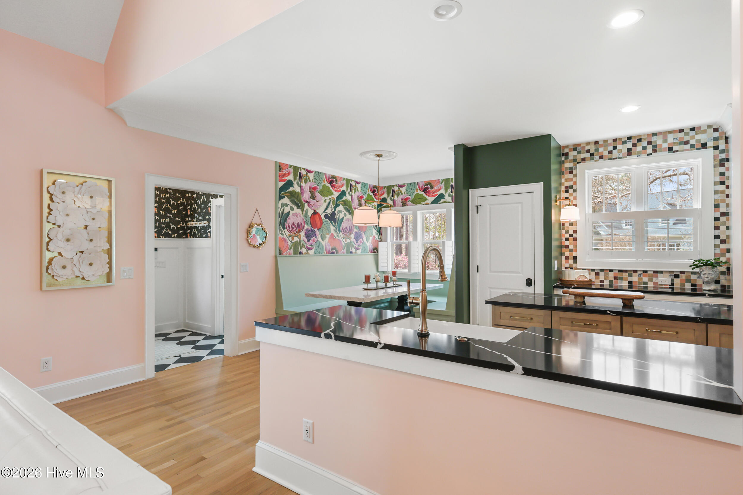 100562808 | Photo 13