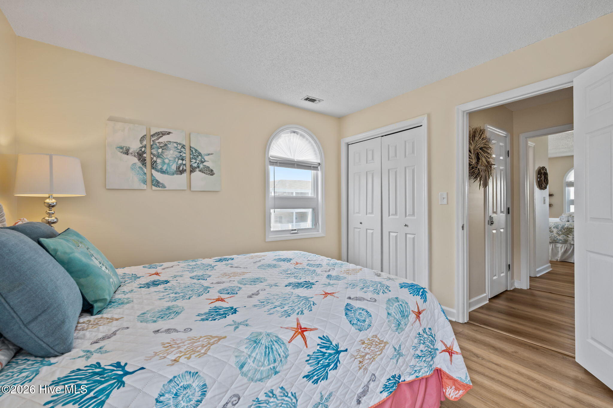 100562766 | Photo 23