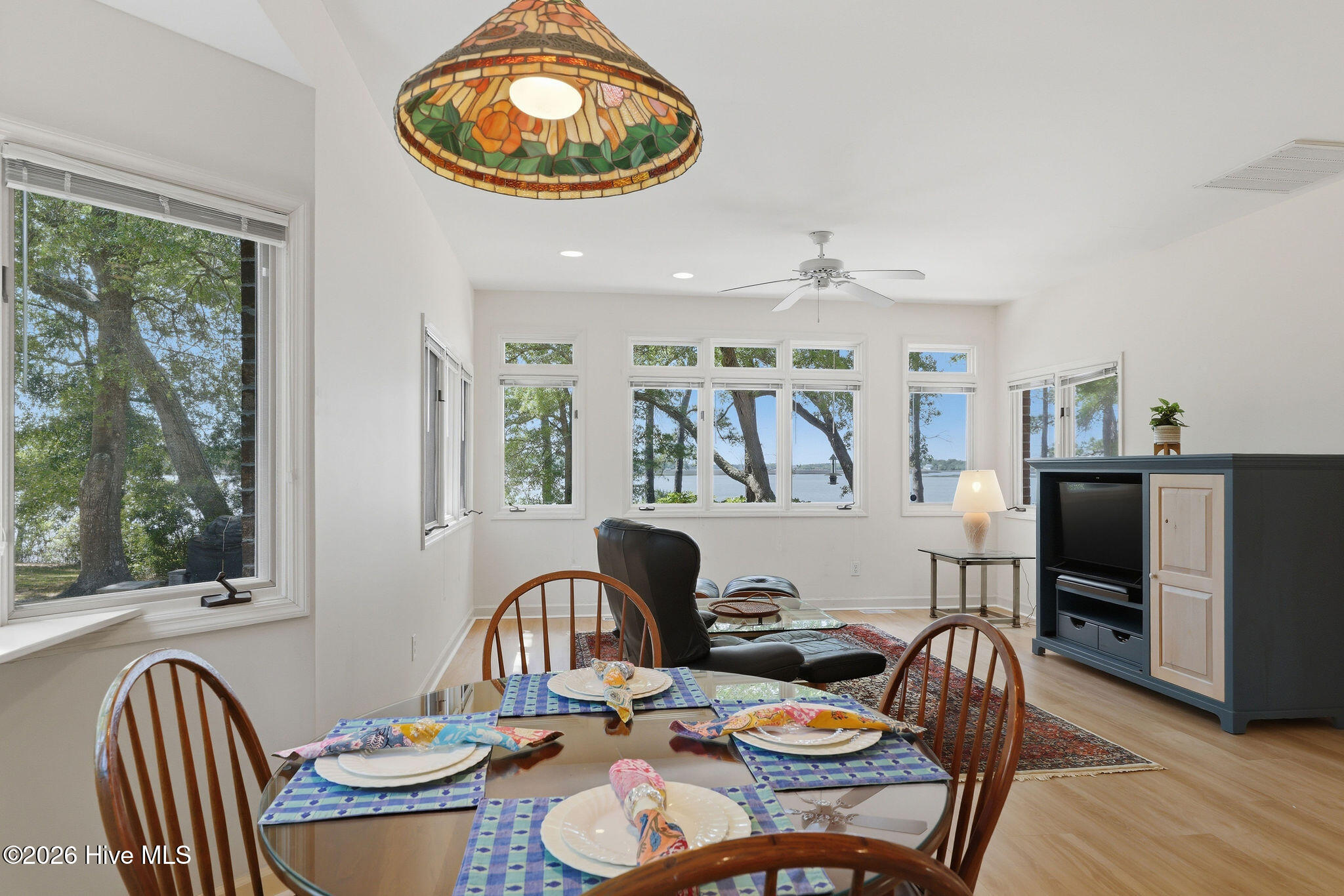 100570378 | Photo 22