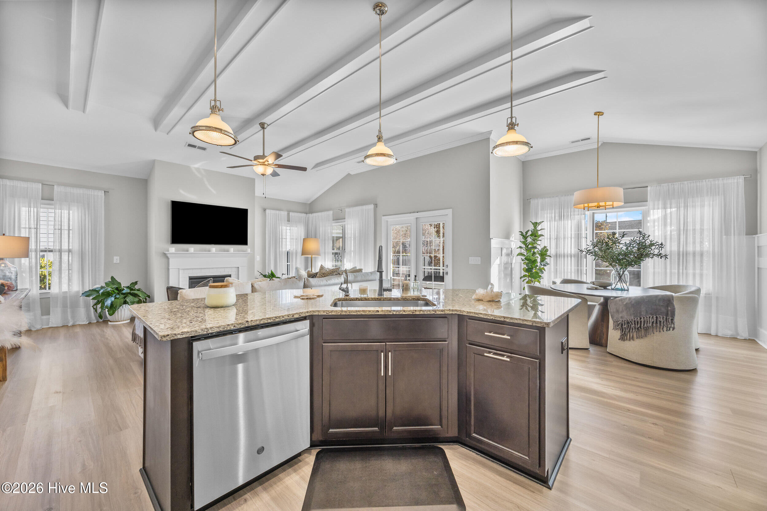 100550953 | Photo 18