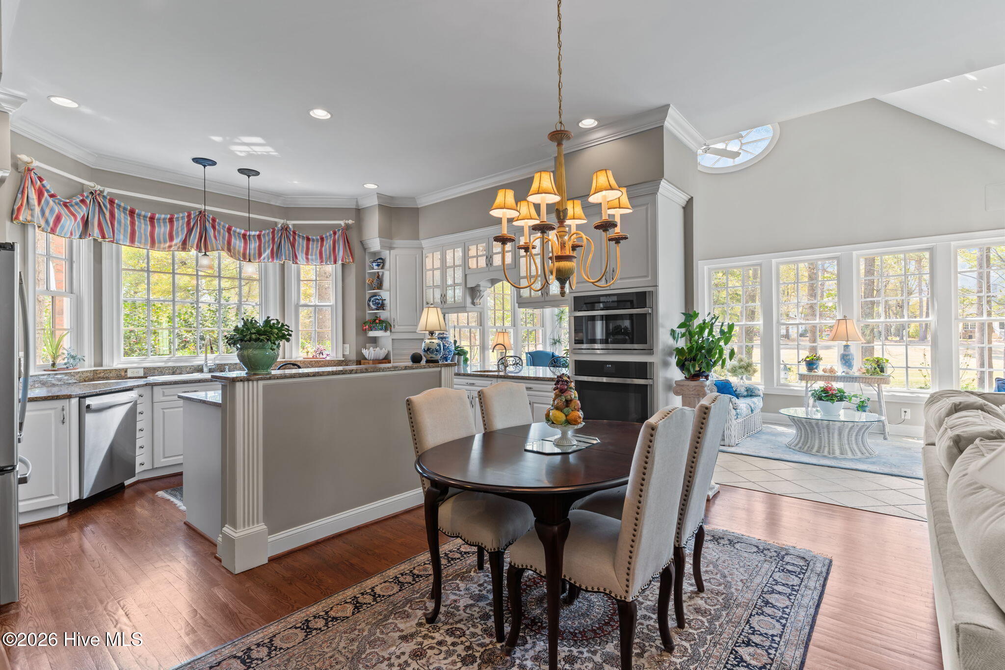 100564418 | Photo 23