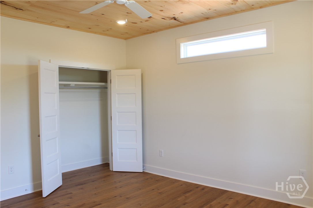 Secondary bedroom
