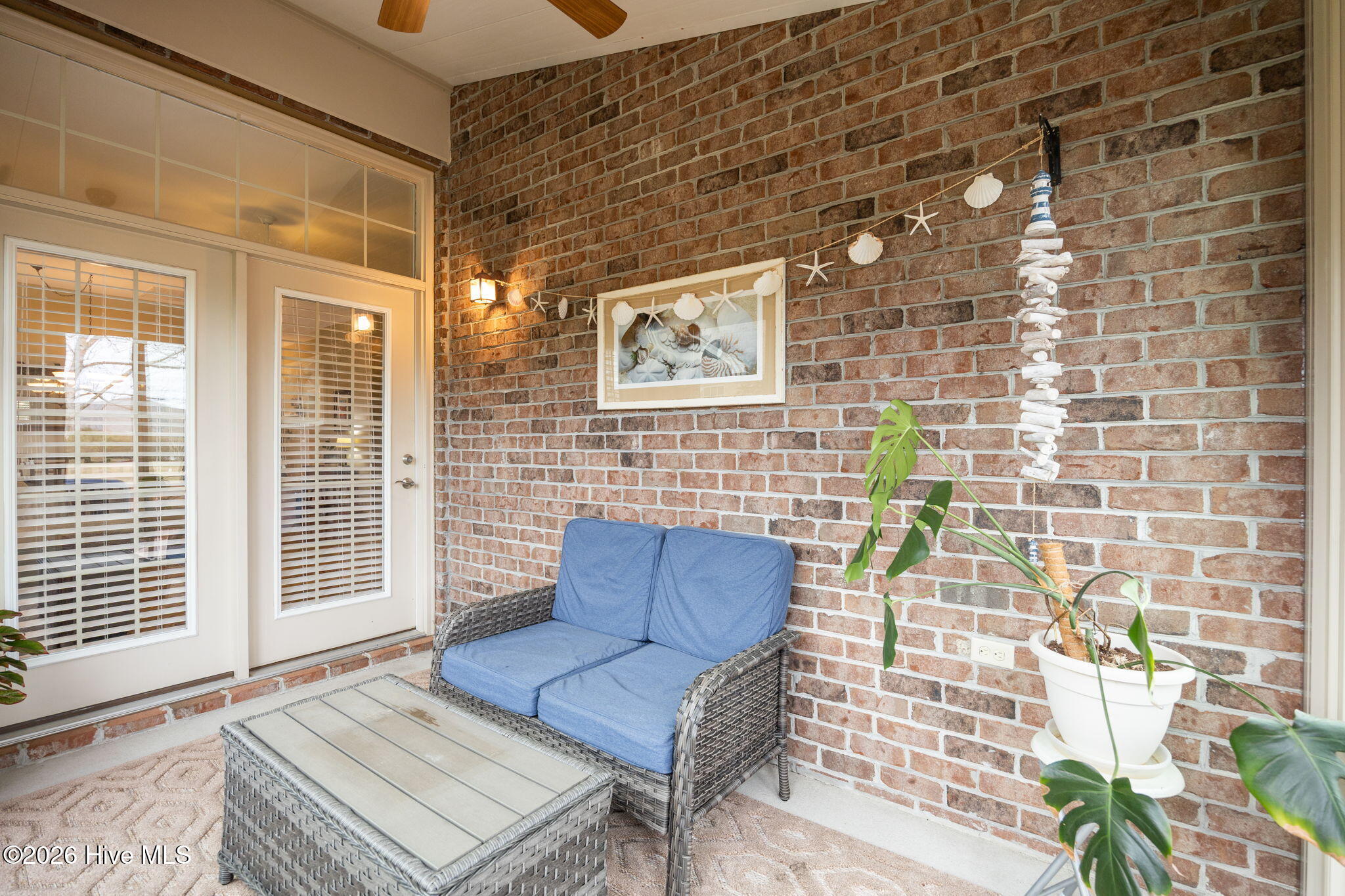 100560017 | Photo 27