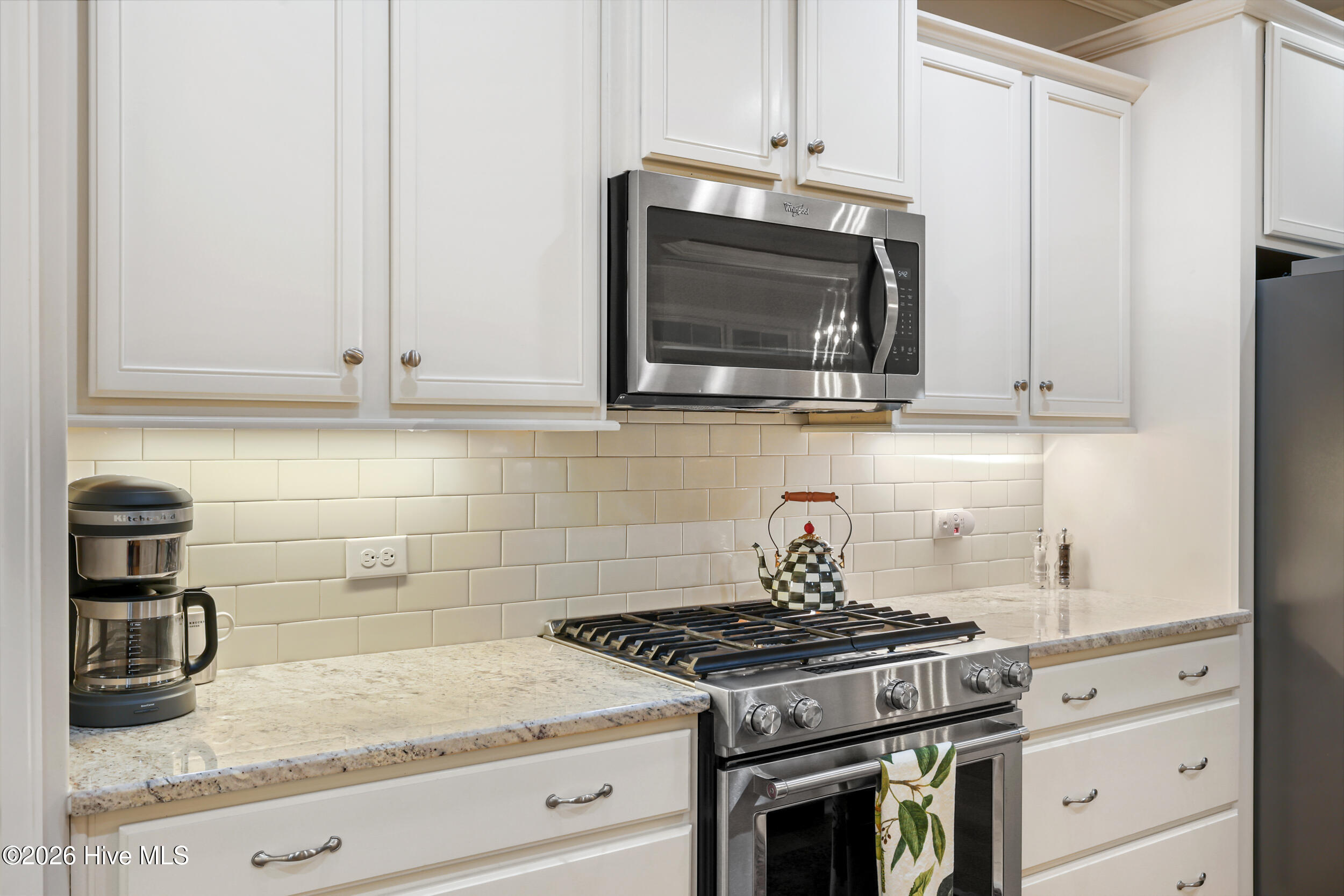 100561173 | Photo 23