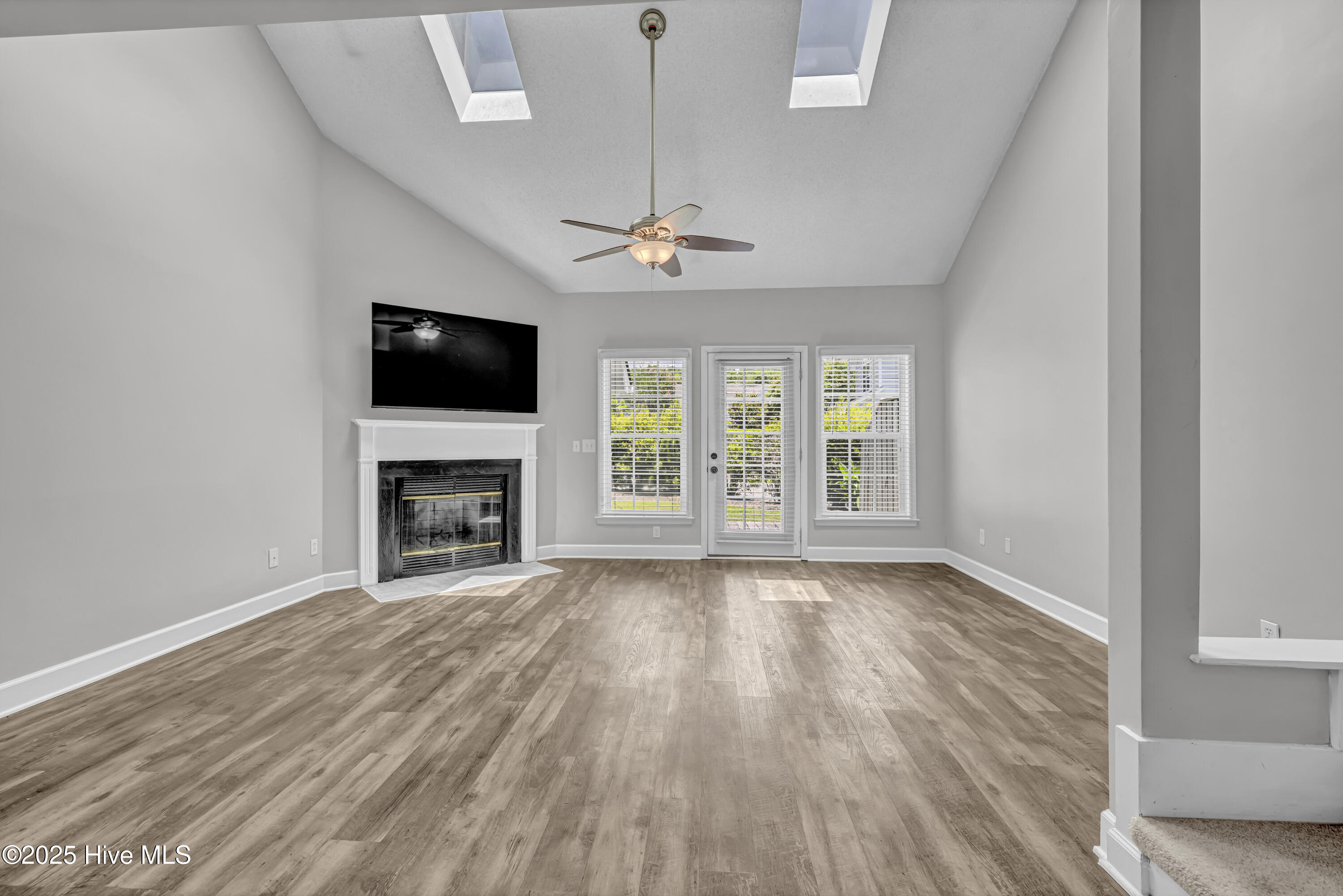 100496001 | Photo 10