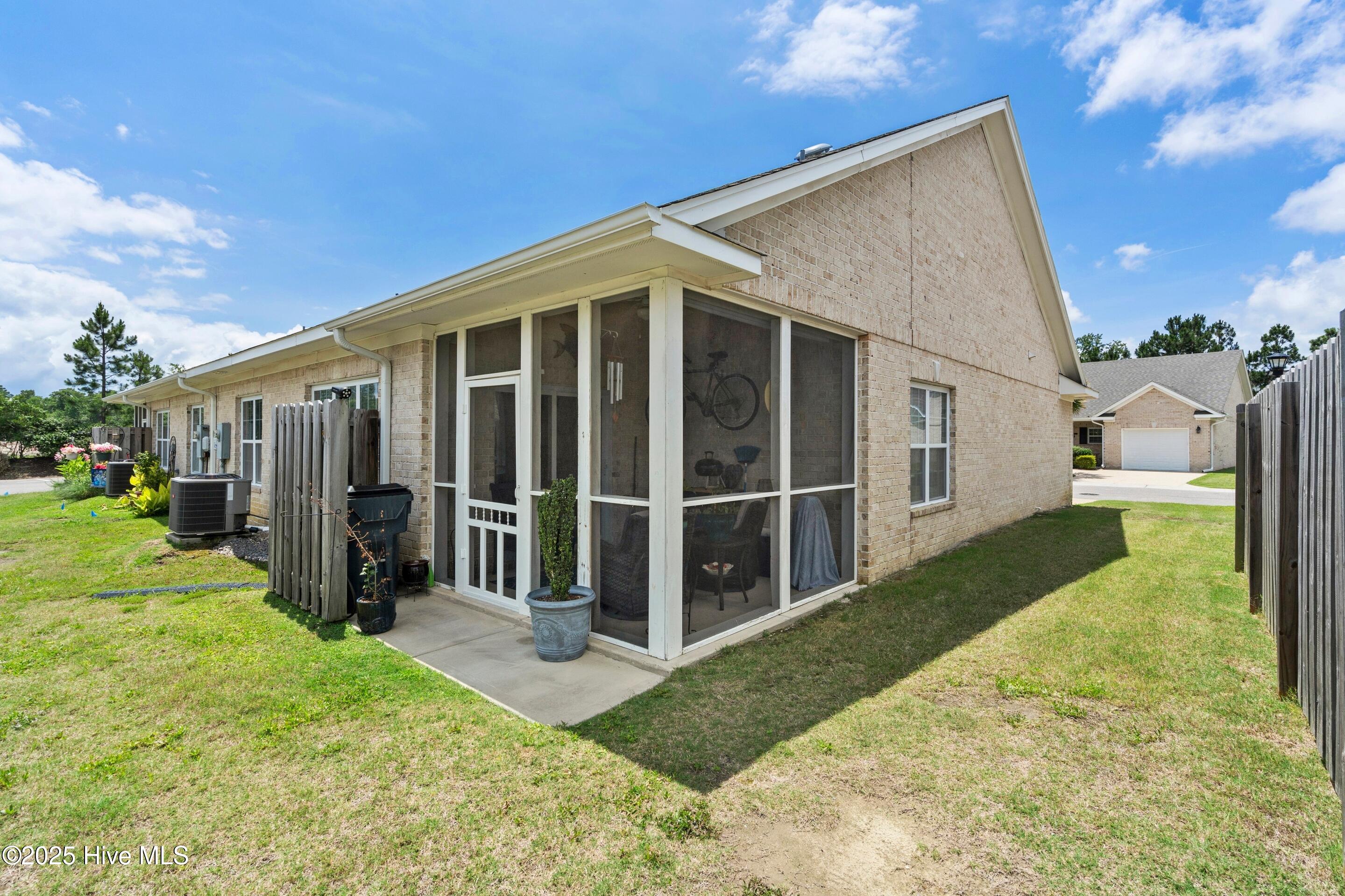 100512963 | Photo 43