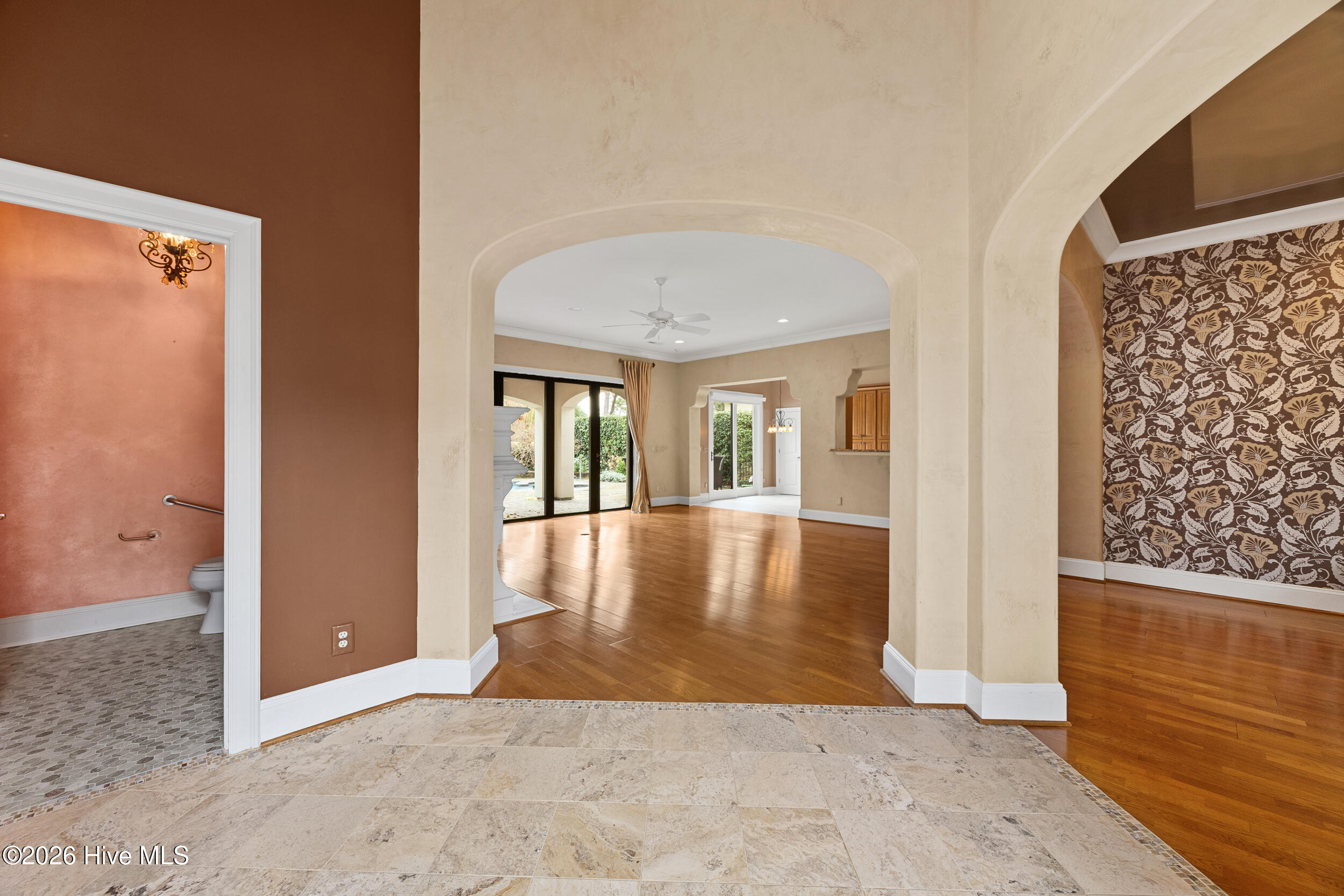 100547162 | Photo 10