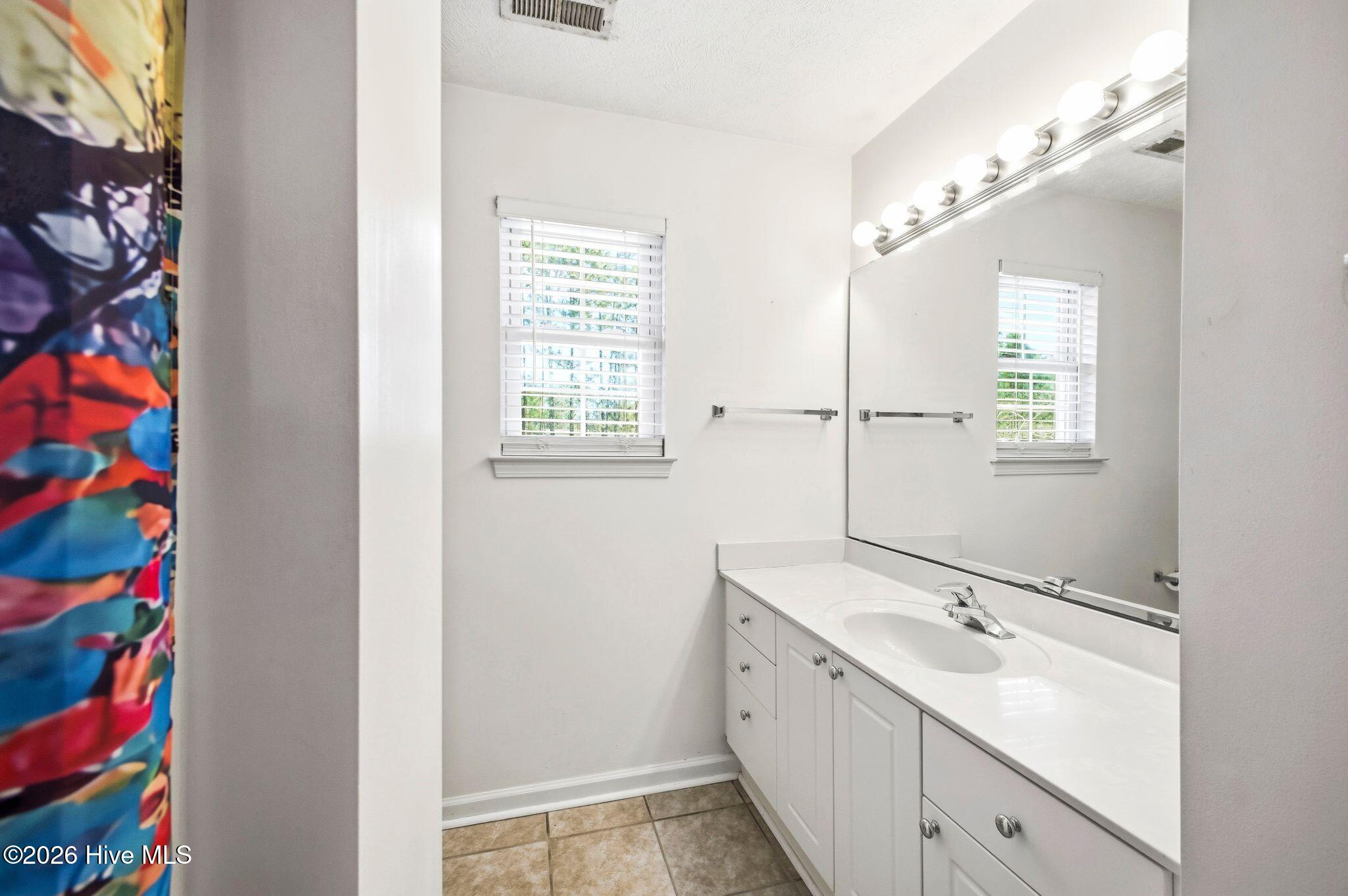 100564329 | Photo 20