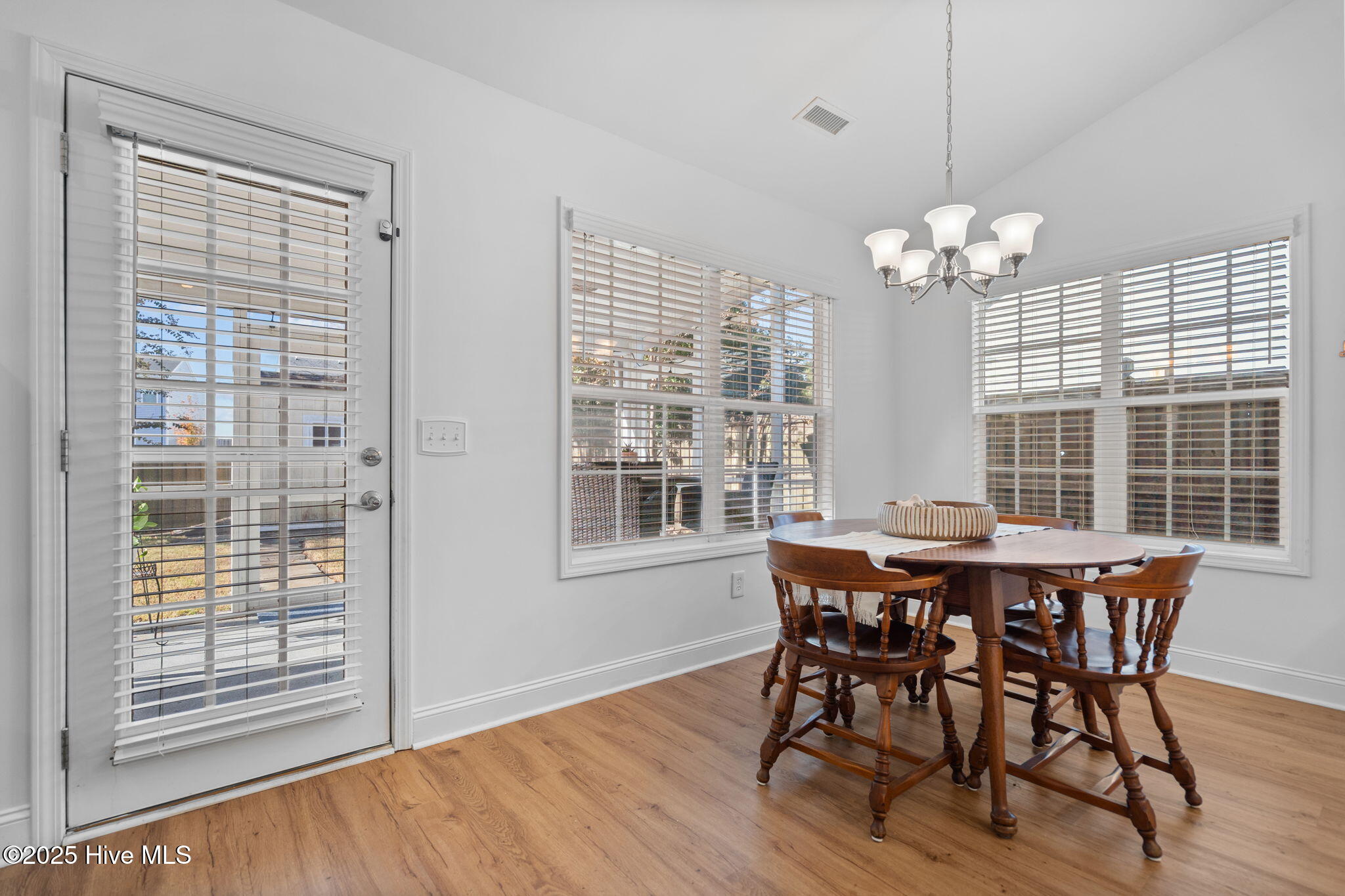 100541640 | Photo 12