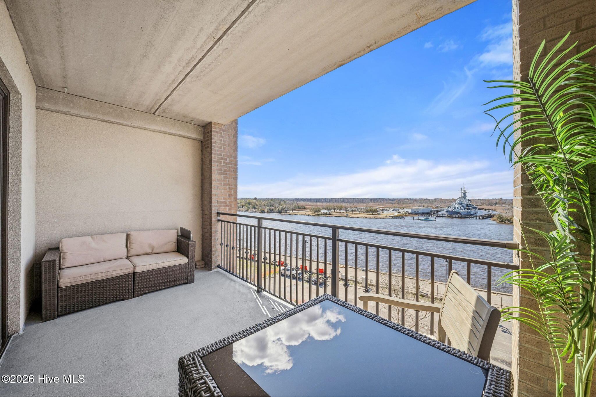 100557626 | Photo 22