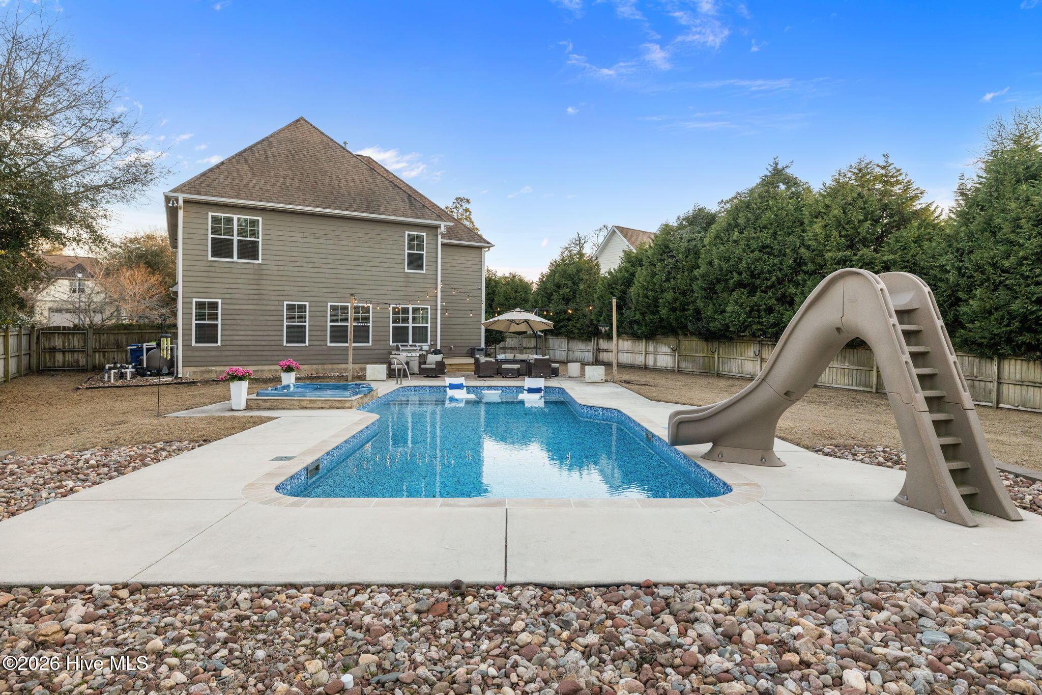 100554627 | Photo 47