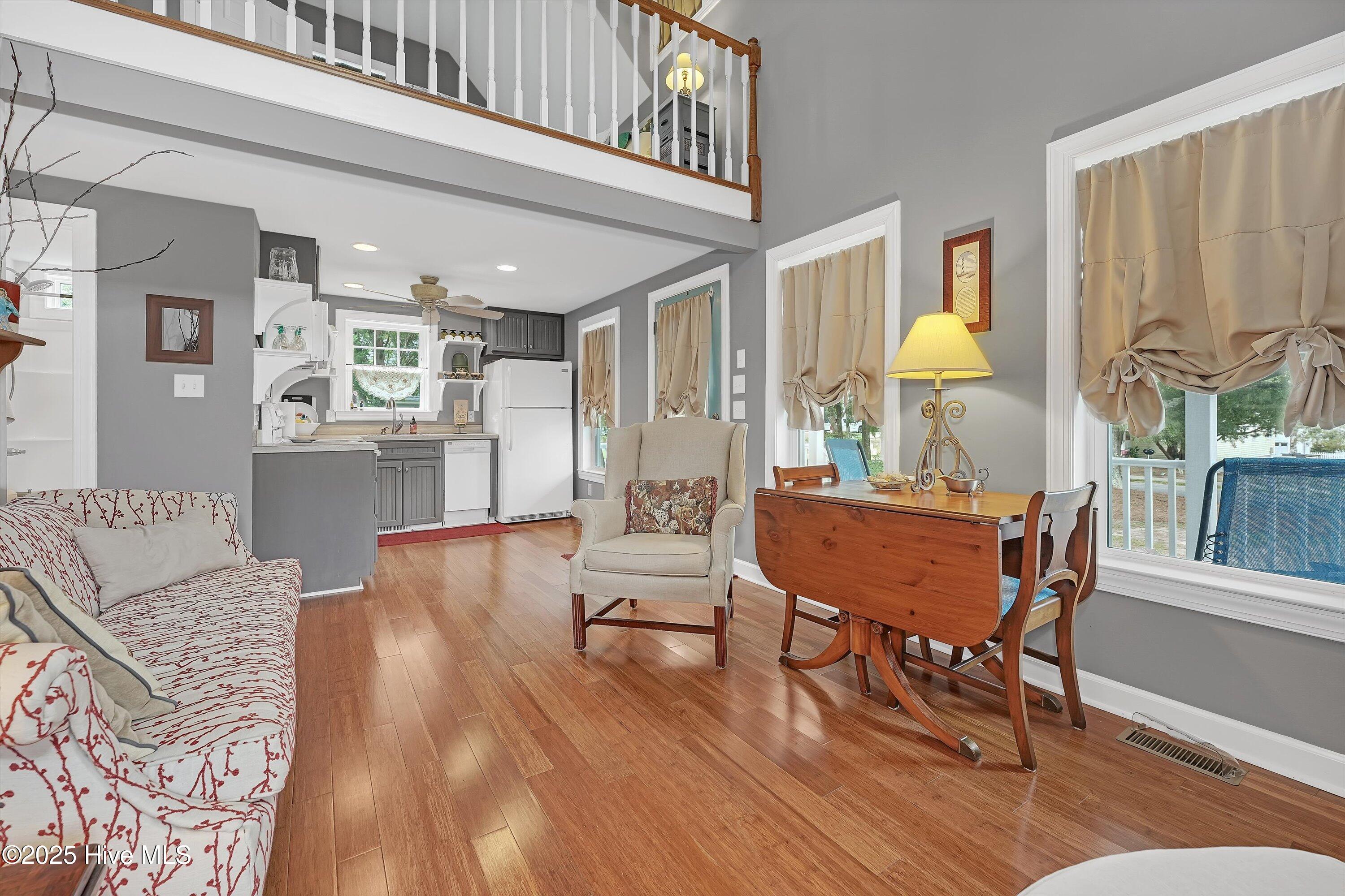 100532253 | Photo 15