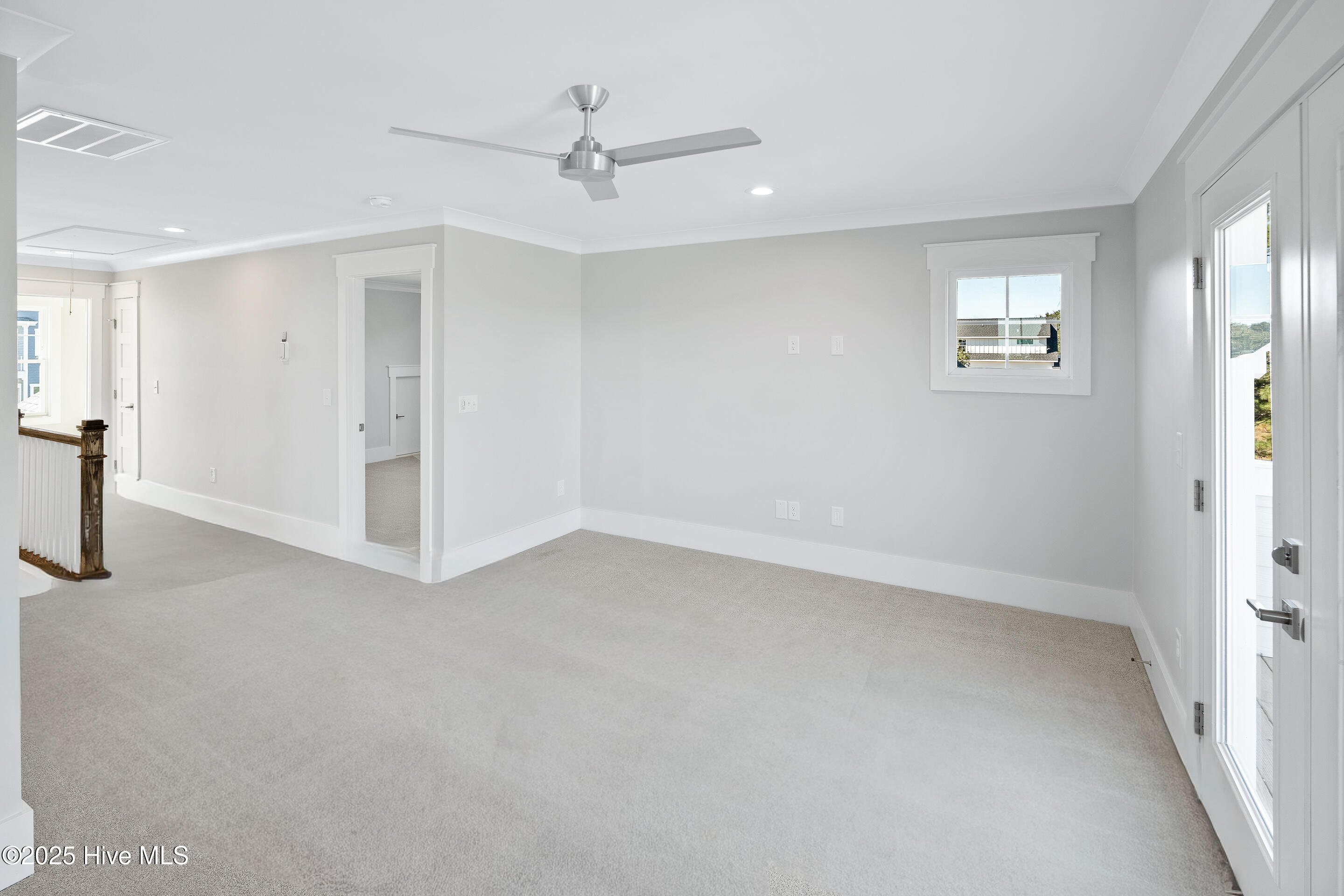 100557096 | Photo 54