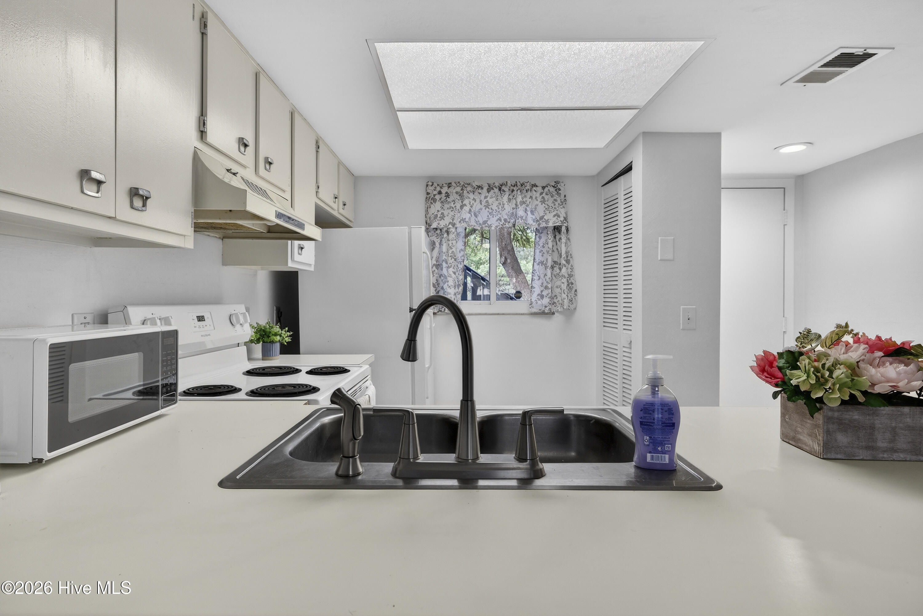 100565573 | Photo 13