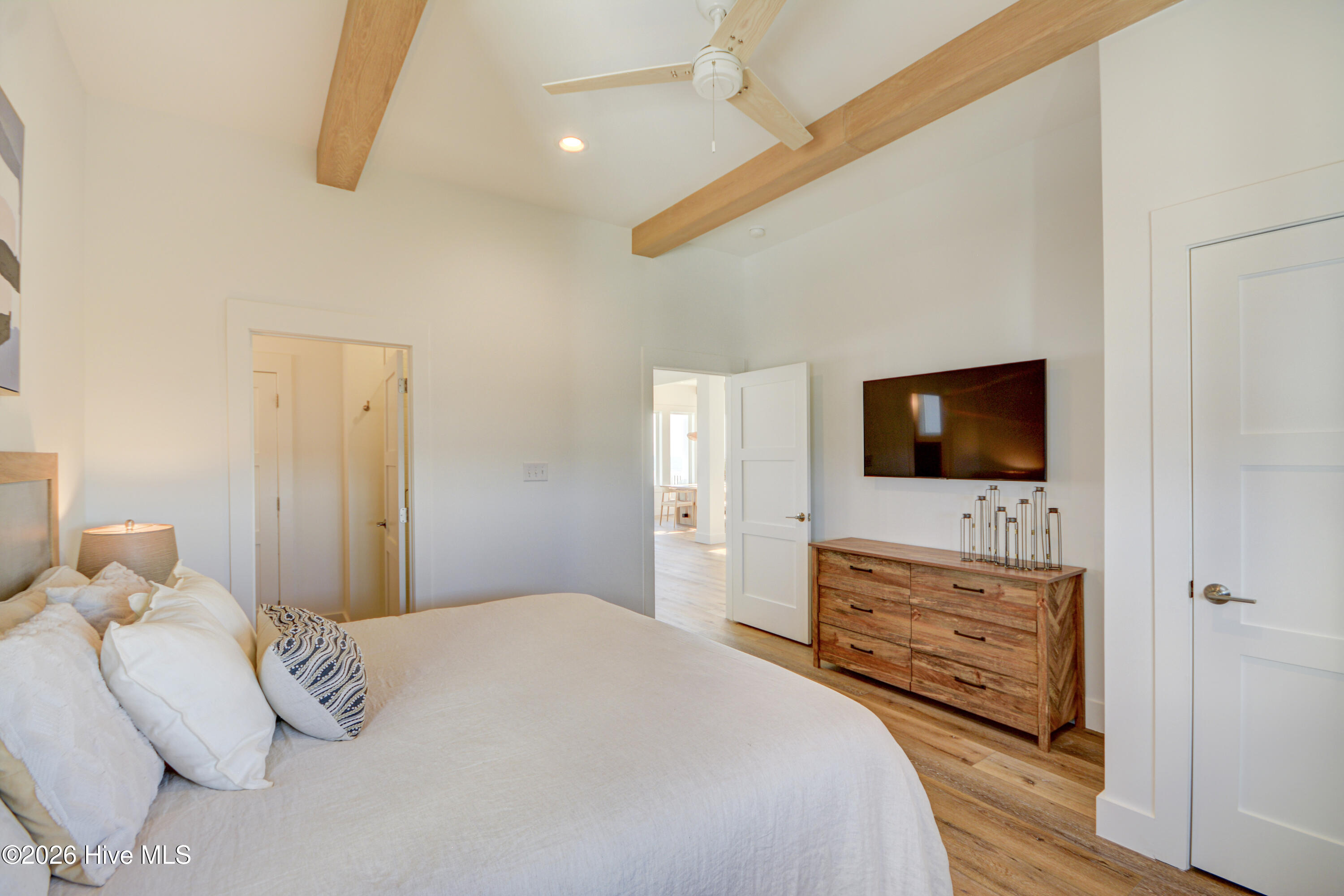 100556459 | Photo 28