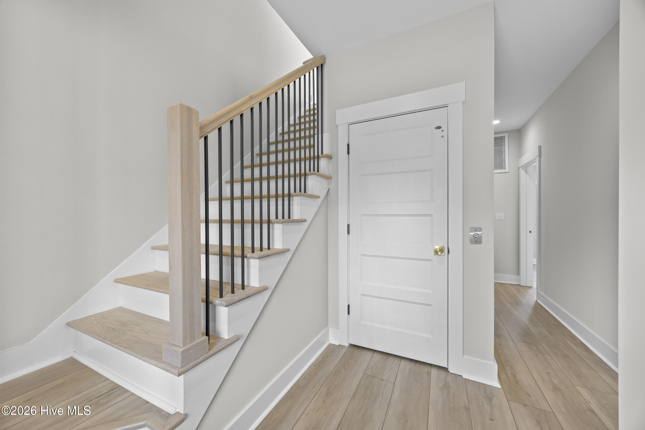 100543064 | Photo 32