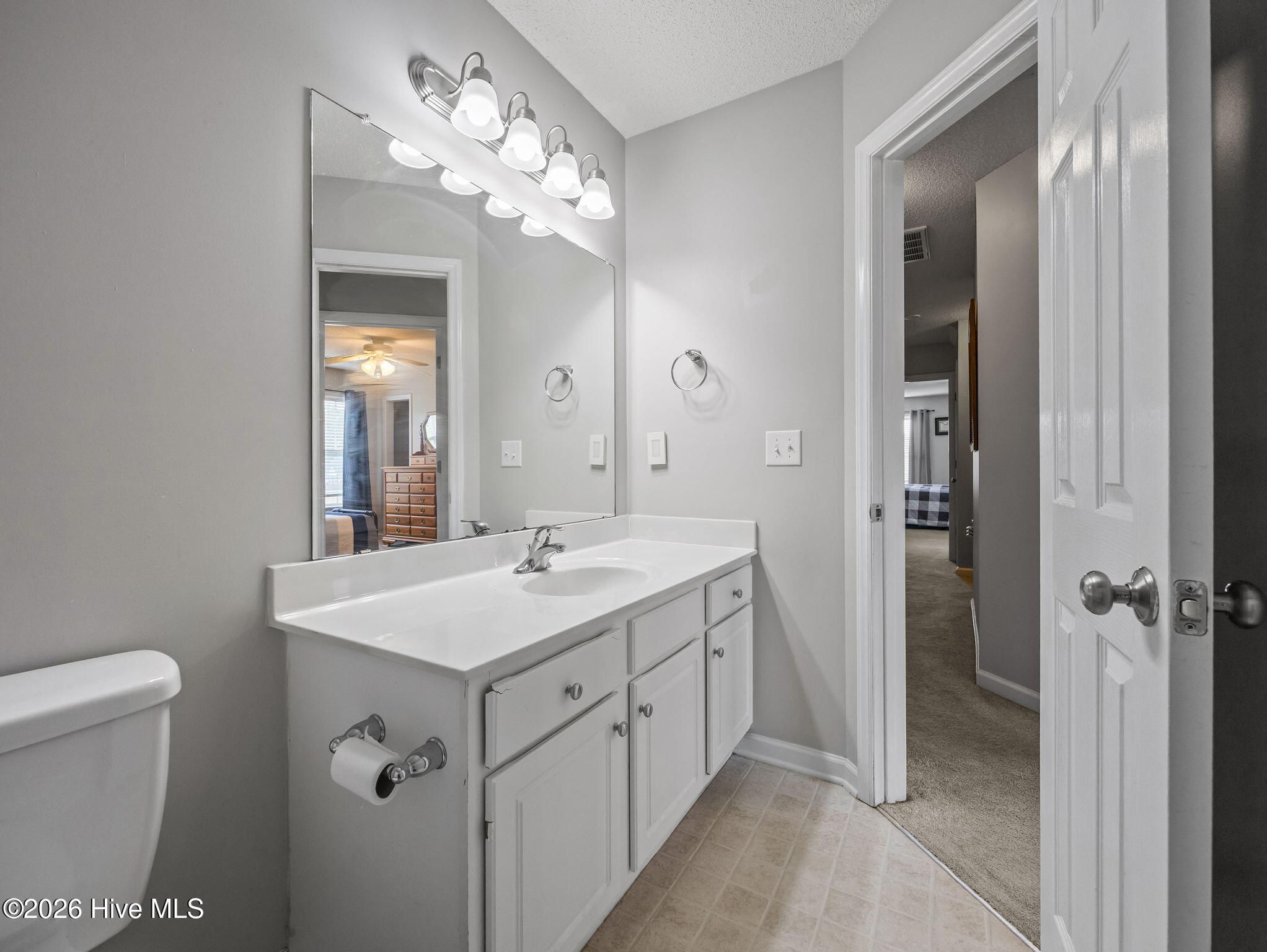 100566884 | Photo 32