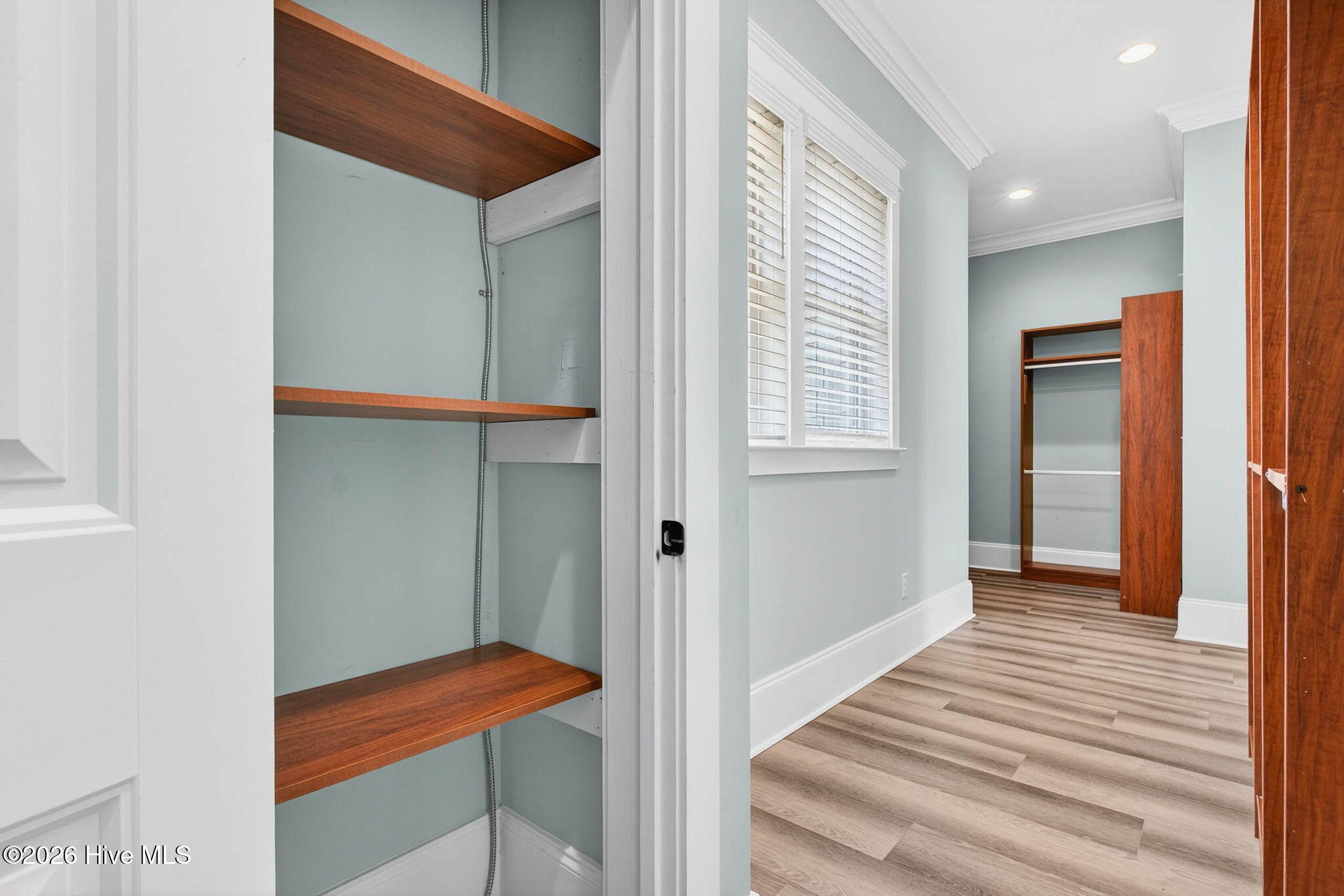 100563982 | Photo 35