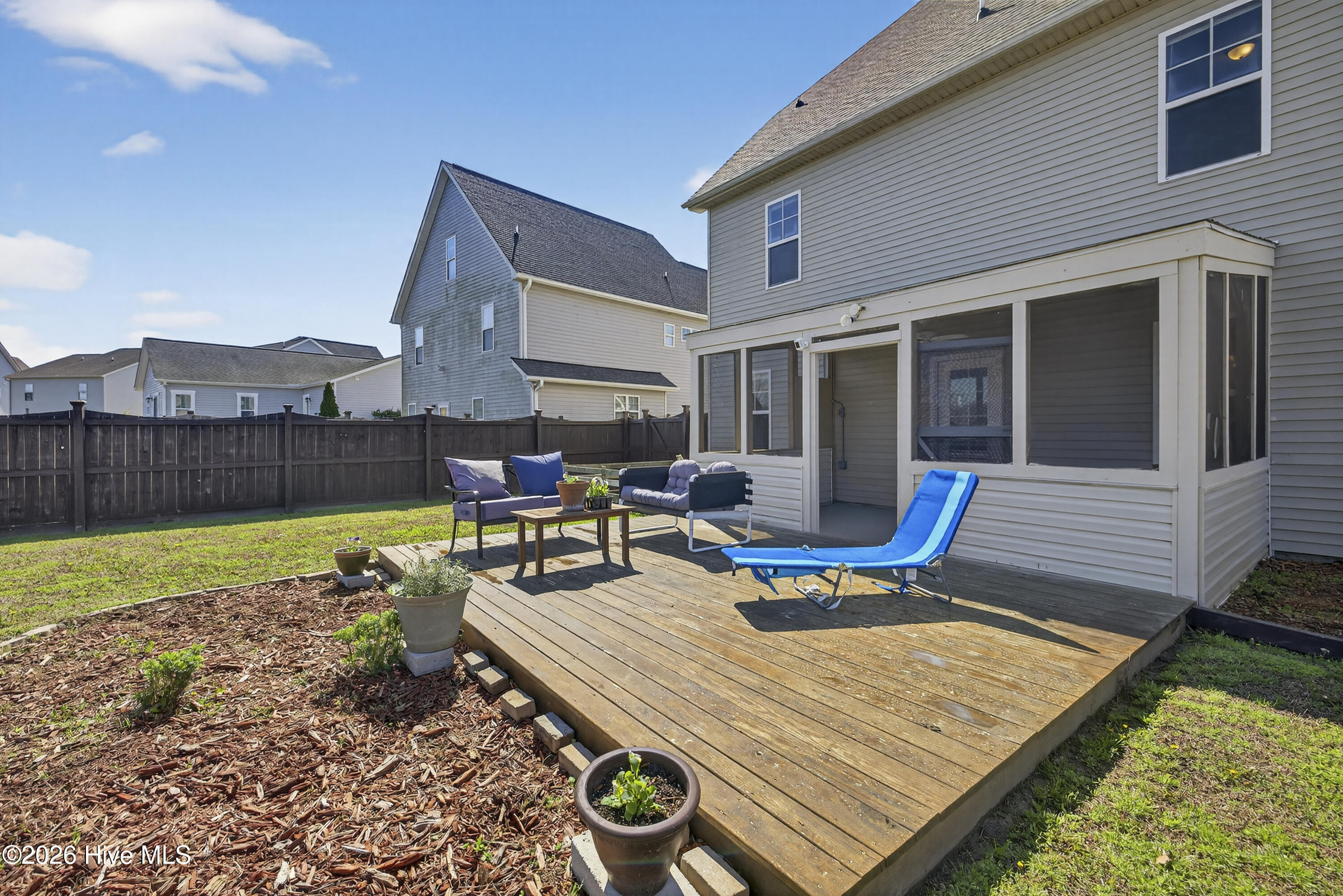 100560873 | Photo 22