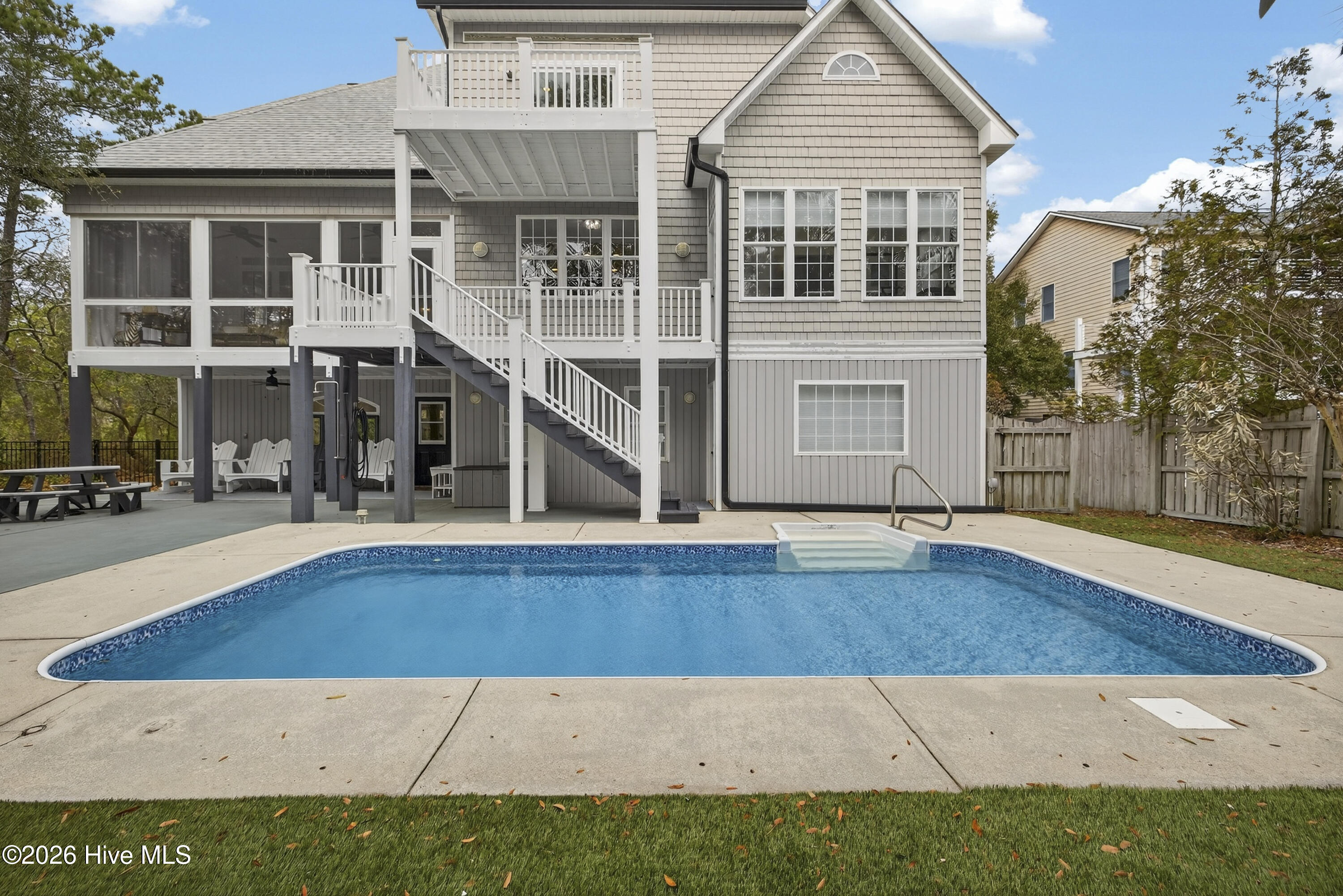 100557060 | Photo 60