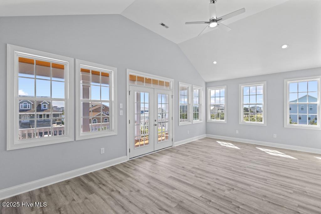 100535479 | Photo 36