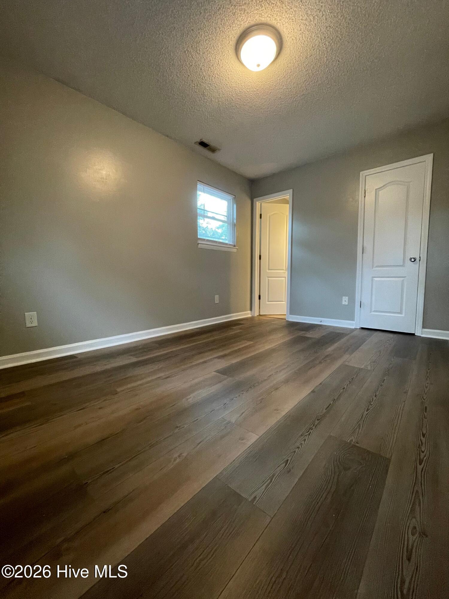 100553183 | Photo 11