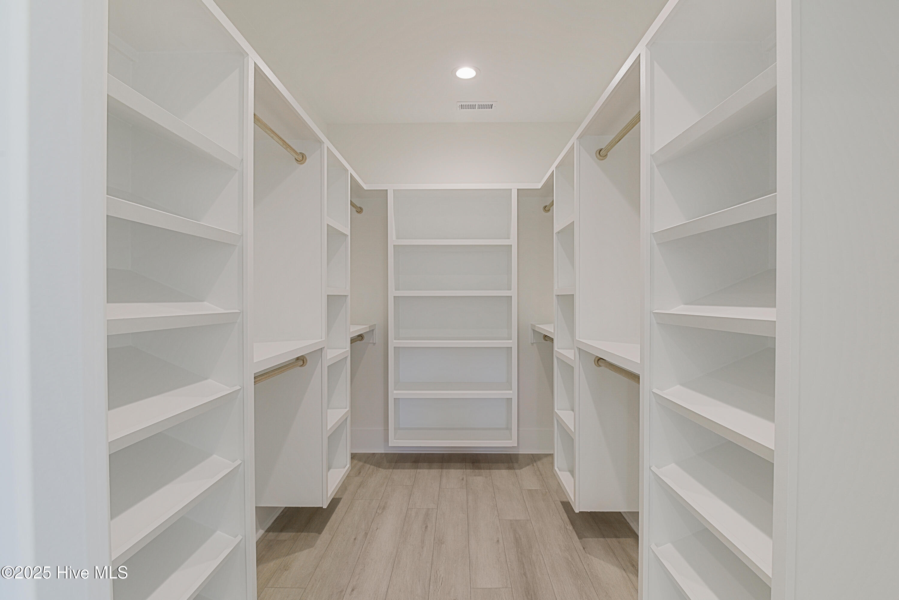 100541947 | Photo 37