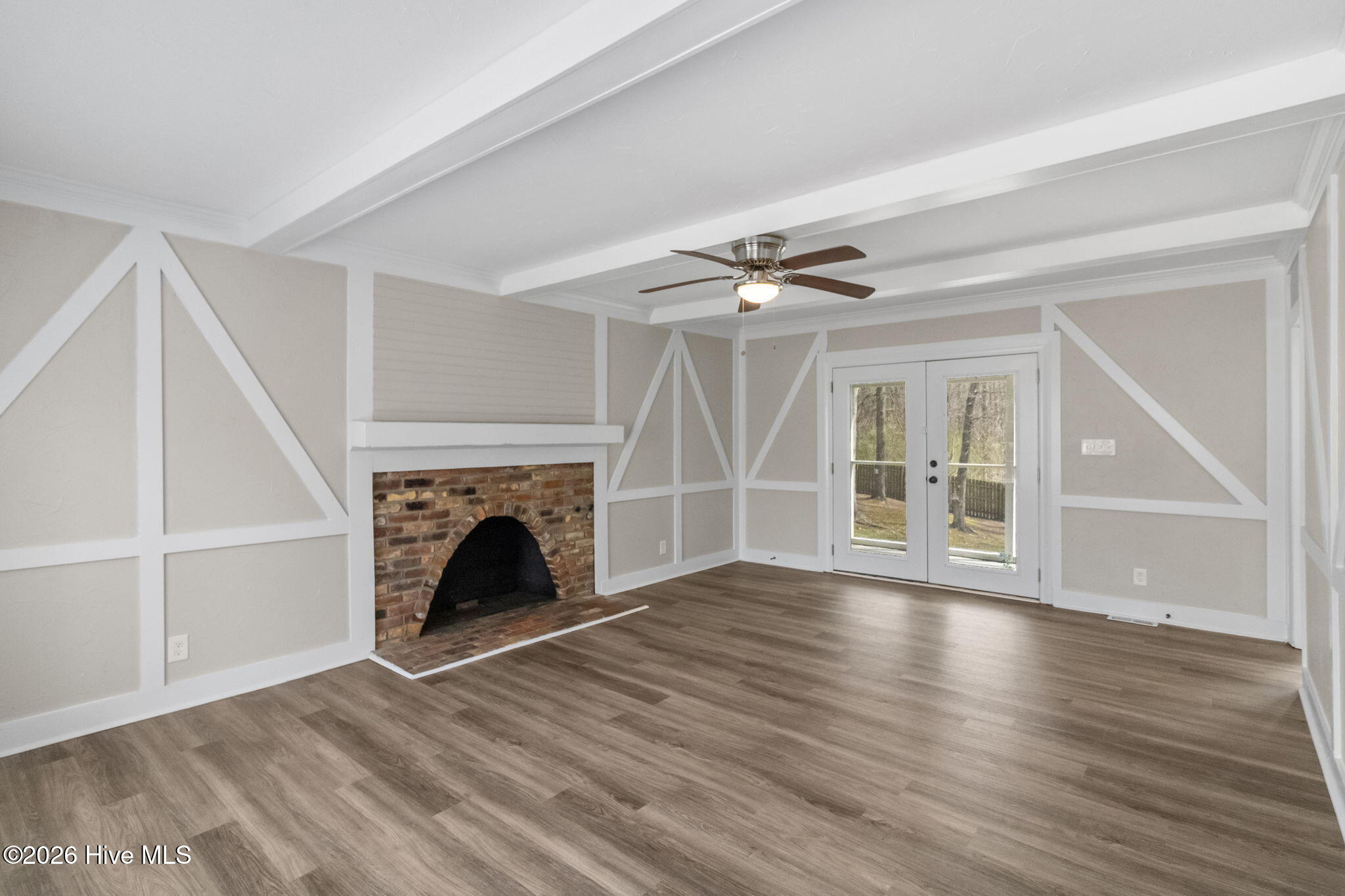 100560043 | Photo 12