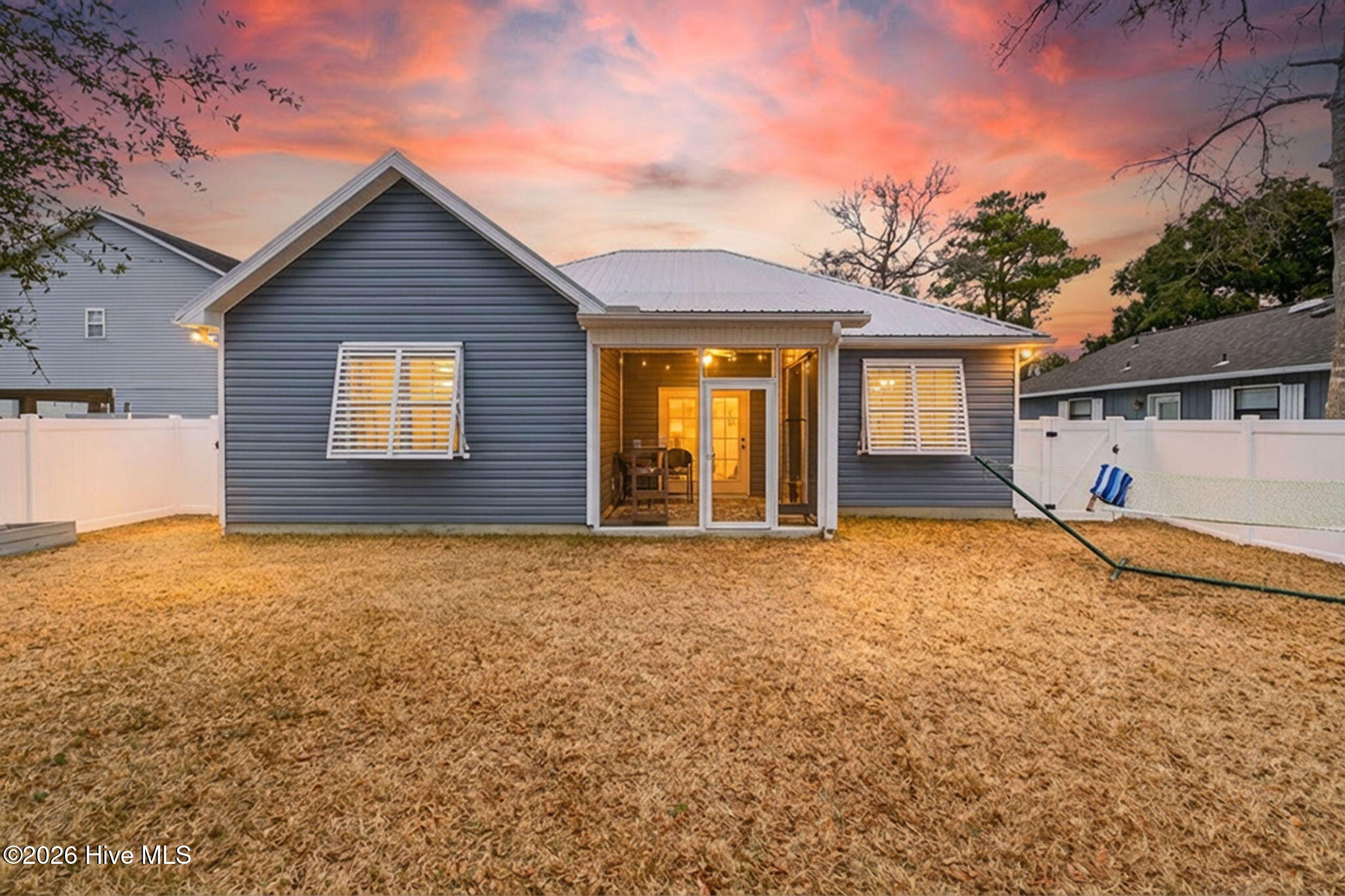 100557627 | Photo 30