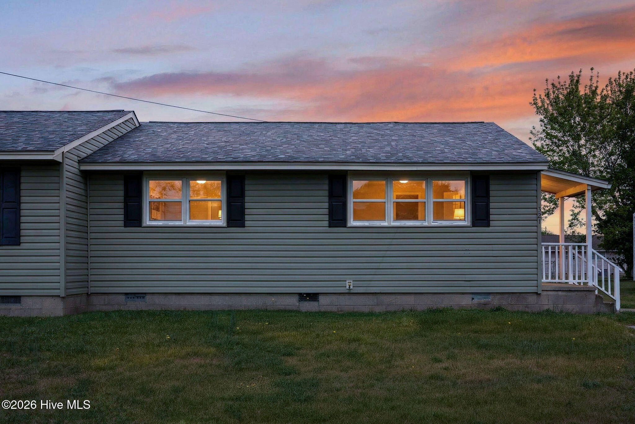 100567273 | Photo 12