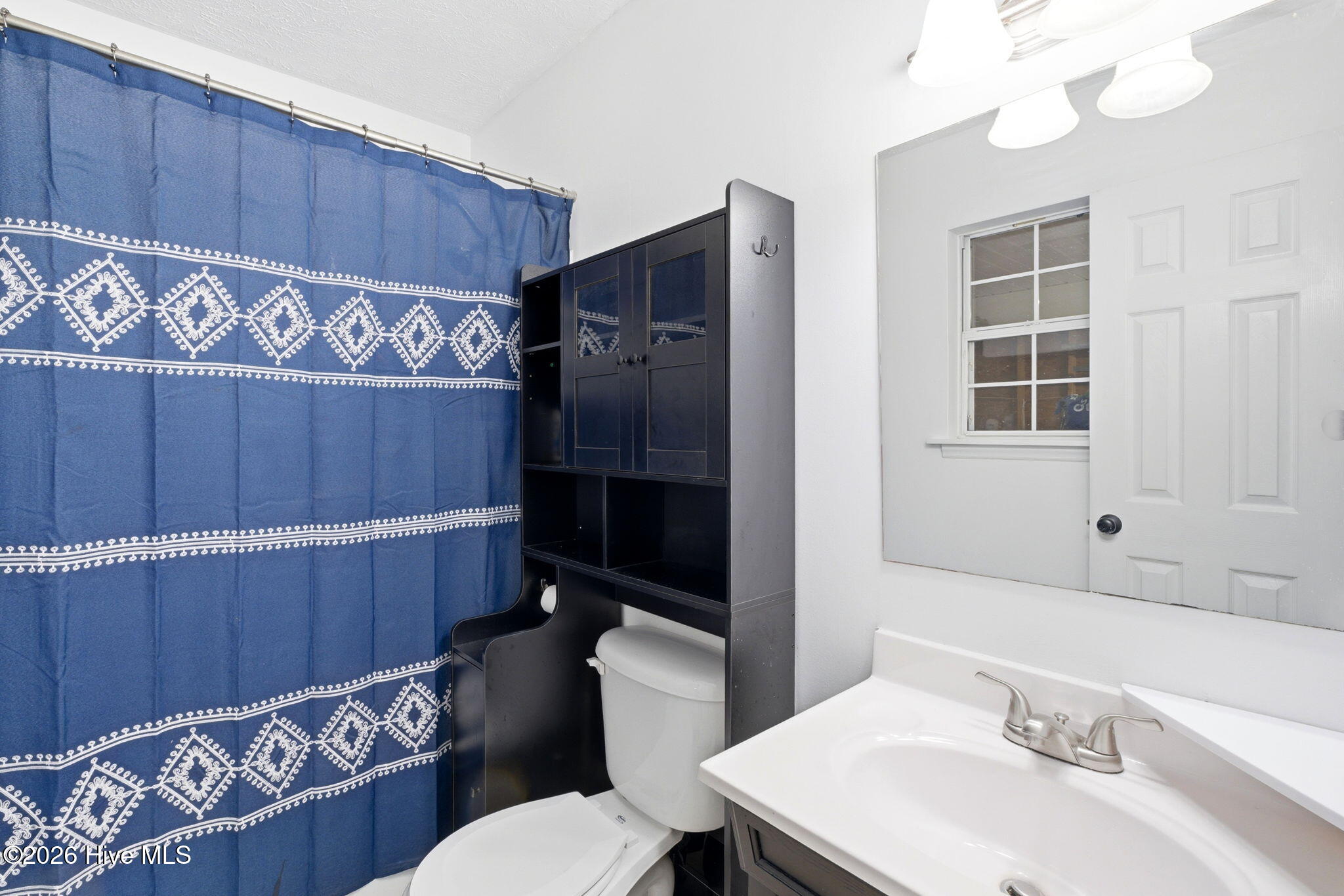 100561818 | Photo 15