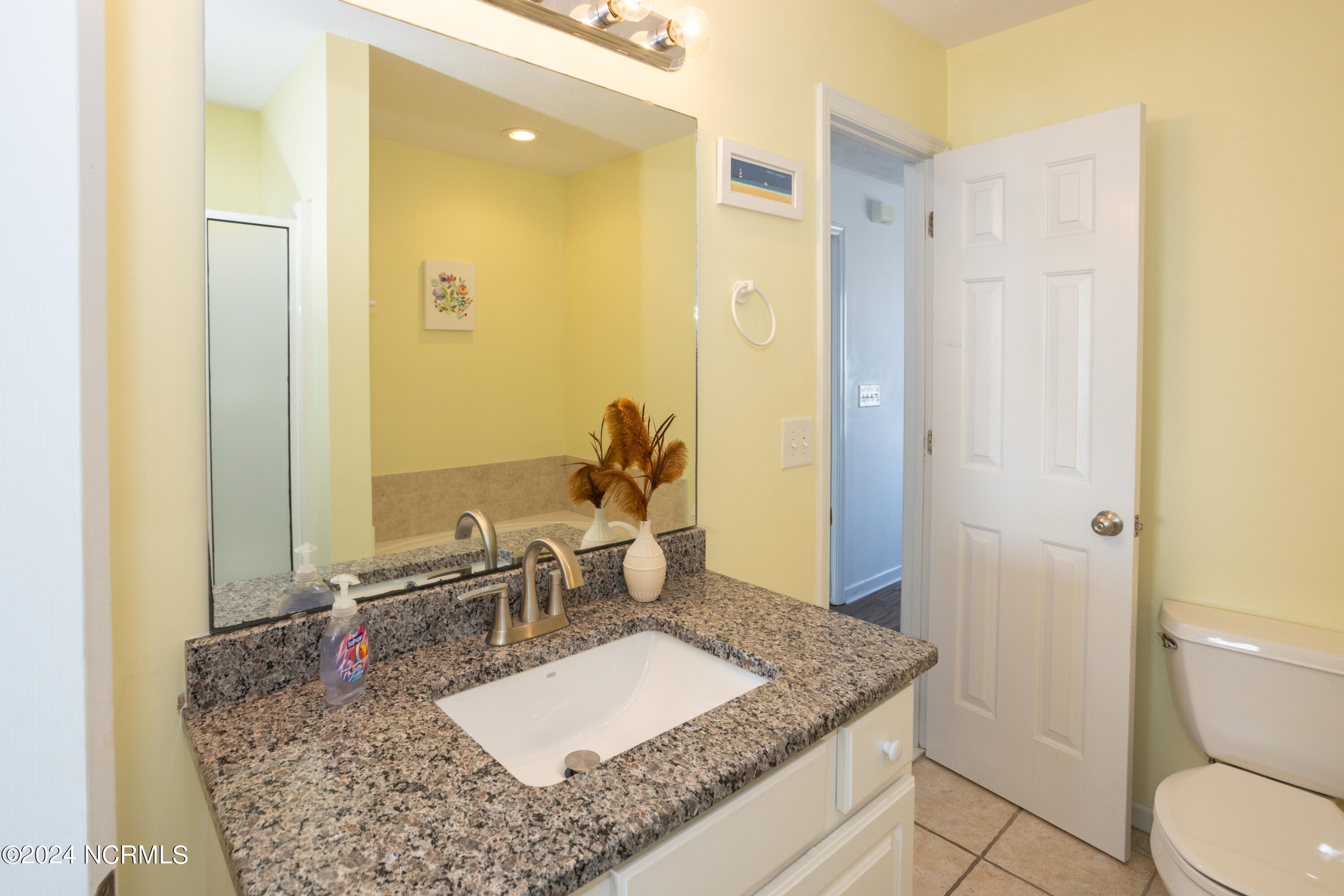 100569490 | Photo 26