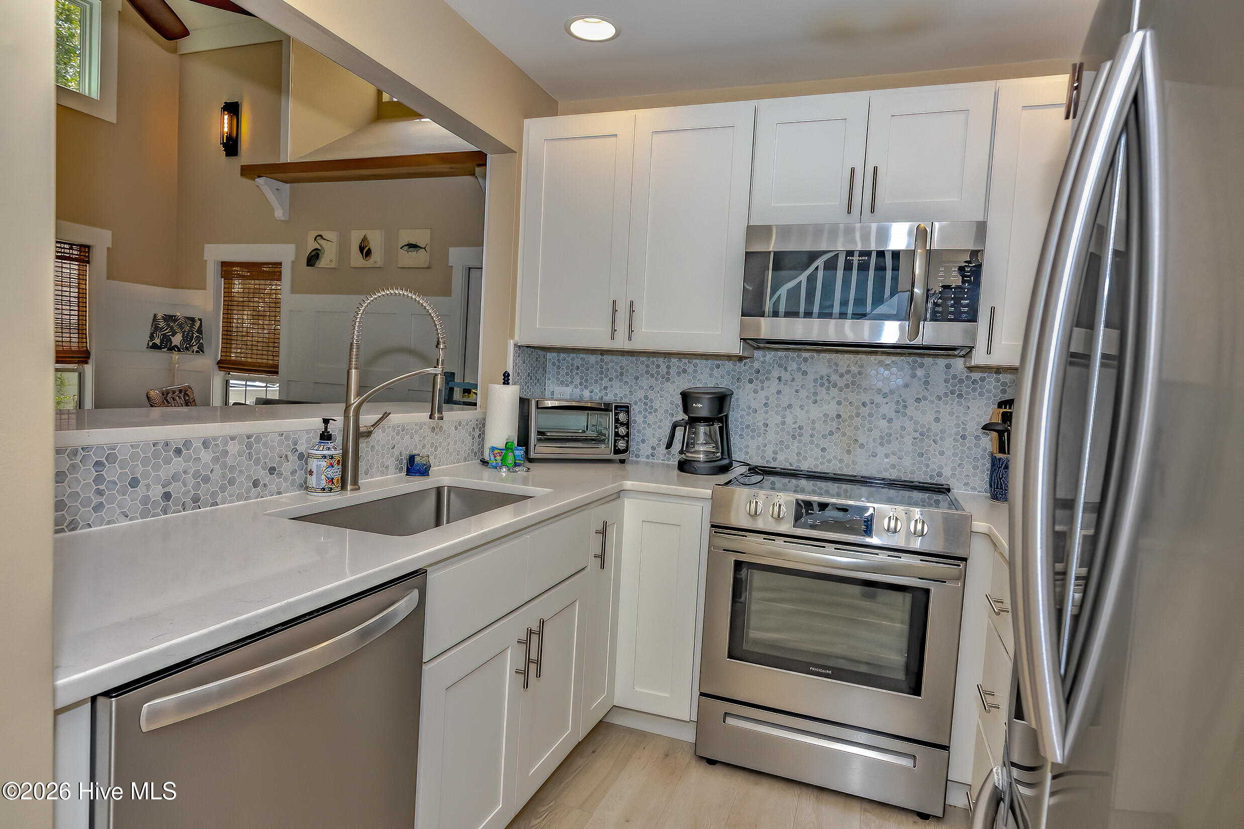 100557285 | Photo 16